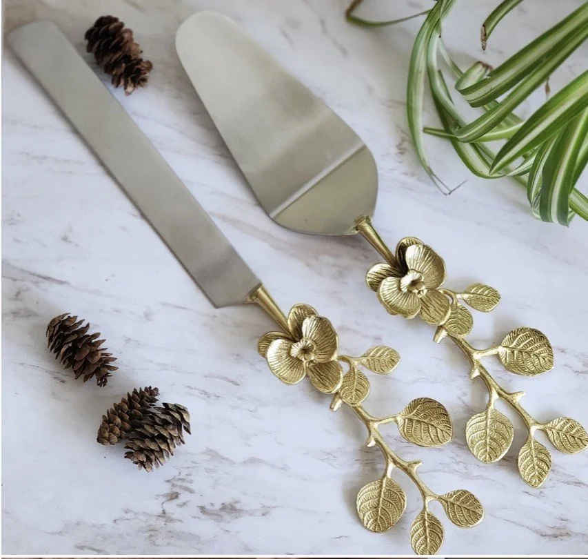 FAIRE luxurious gold cake knife and server set 1.jpg