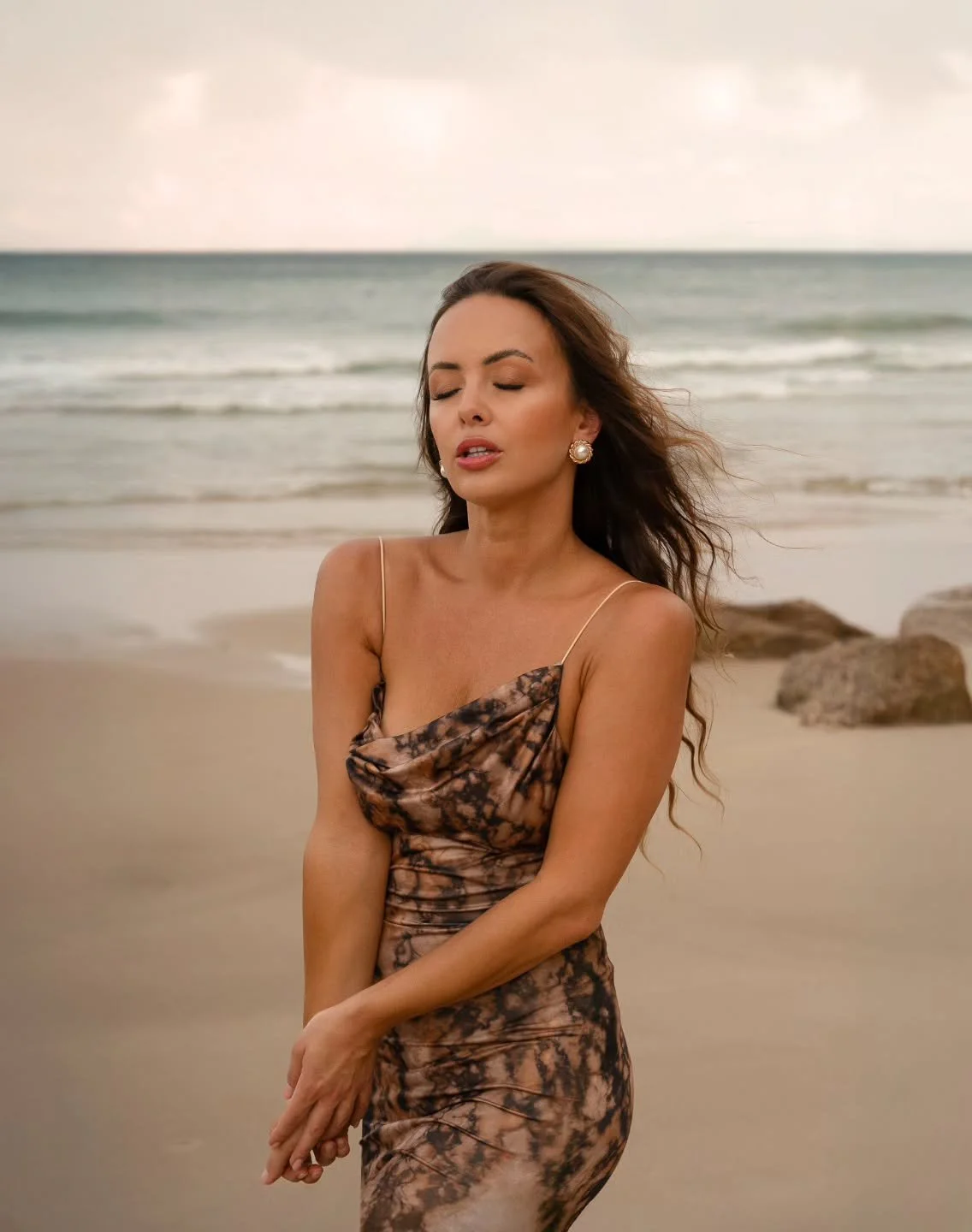 #glambyannaborg #goldcoastmakeup #gchmua #photooftheday #photography #beach #goldcoast#goldenhour☀️ #photoshoot #model 

Thank you:
@shotbyjessicama photos 
@ewelinahylinska  model