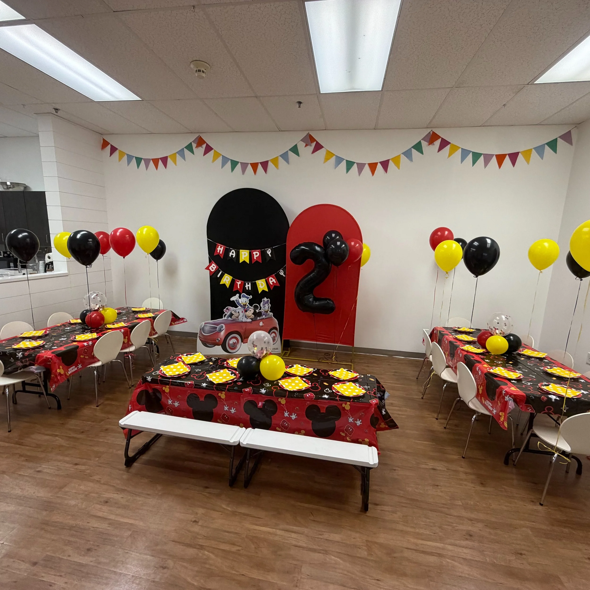 Want to host a birthday party your kids will talk about all year without doing any of the heavy lifting? We&rsquo;ve got you covered at Itsy Bitsy Zone! 🎉✨

Whether you want a high-energy open play session or an all-inclusive, fully decorated blowou