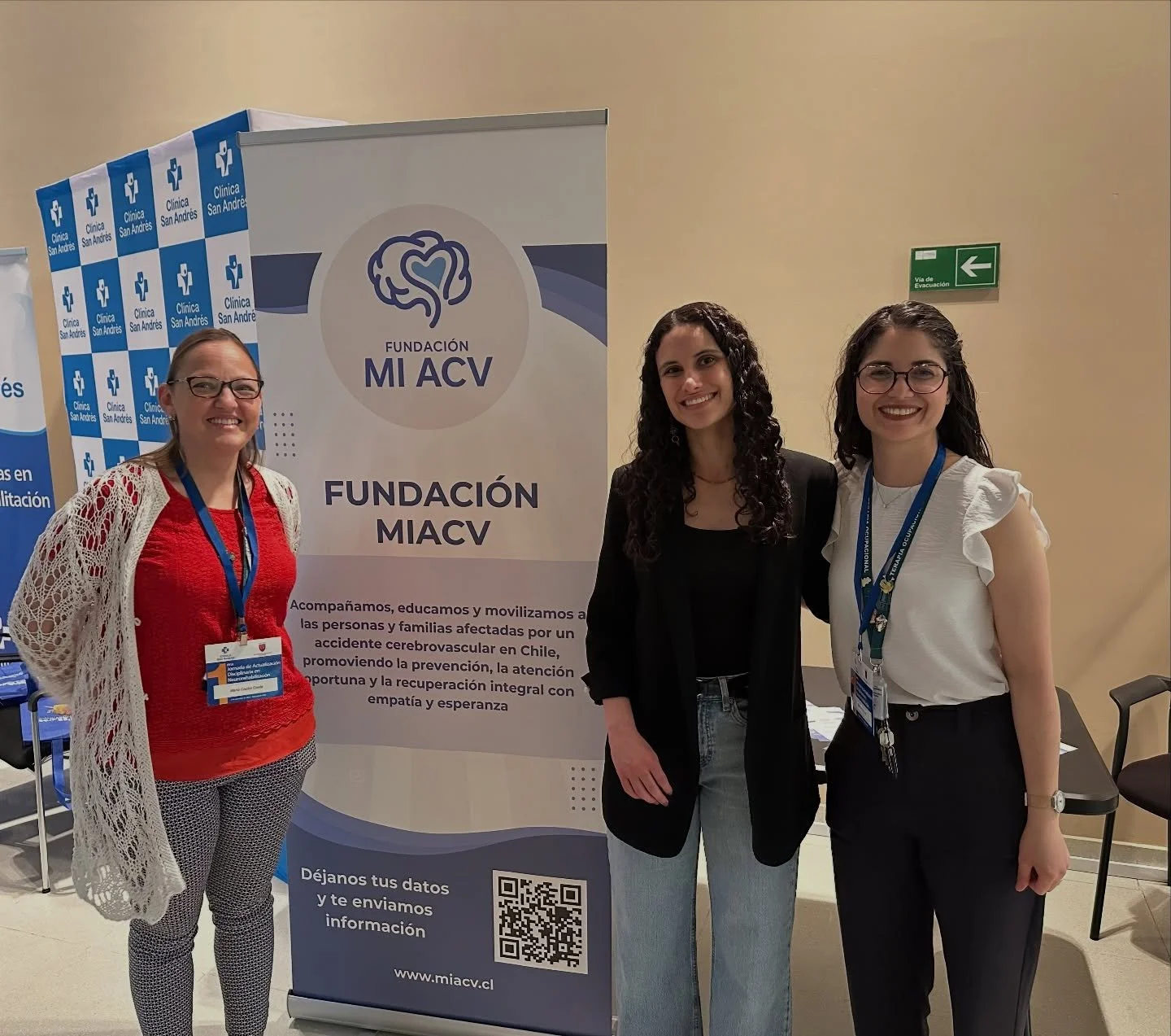 Muchas gracias @clinicasanandres_ por tremenda invitaci&oacute;n y @uautonomadechile por recibirnos ❤️ Fue un honor estar exponiendo frente a profesionales con tanta vocaci&oacute;n ✨ Nuestro primer evento oficial y estamos ansiosos por lo que se vie