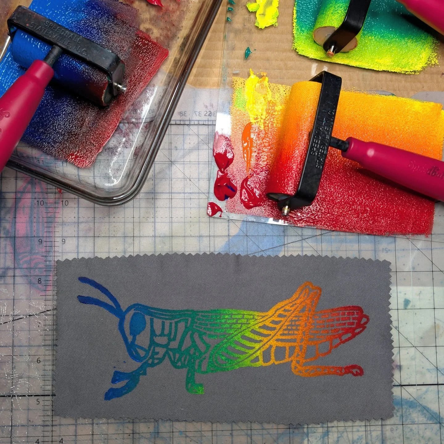 I love getting custom requests because it forces me to try something new! I had a request for a rainbow fish and then I also needed a rainbow grasshopper 🦗 

I have three rainbow grasshoppers and two rainbow fish available as patches to add to your 