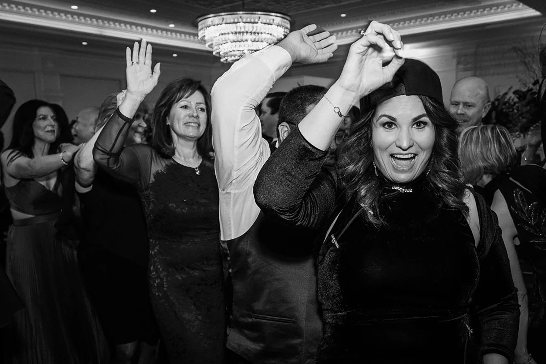 Wedding-Guests-Dancig-AMP-DJ-Hybrid-Band-NYC-Weddings.jpg