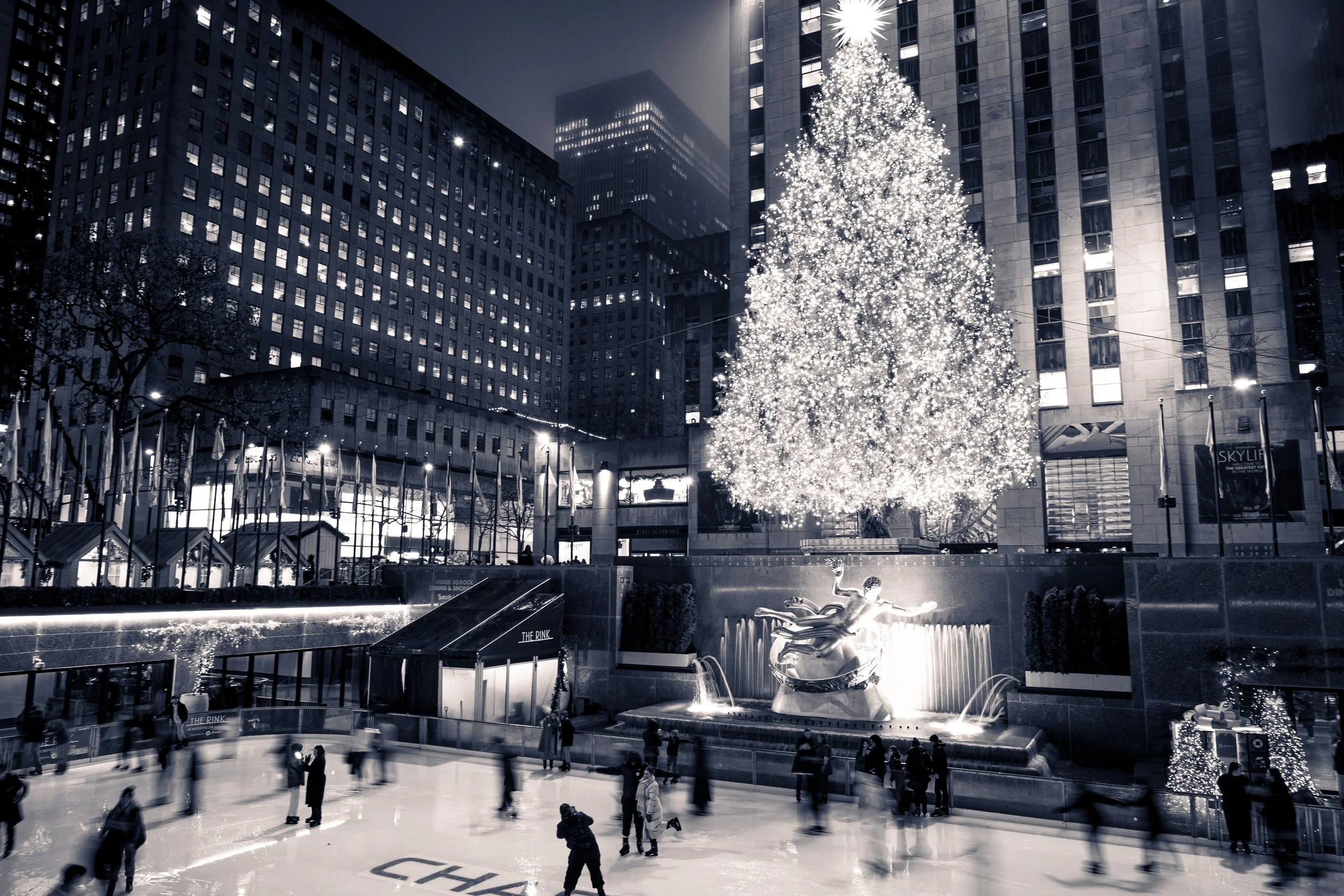 ROCKEFELLER RINK AT CHRISTMAS 
