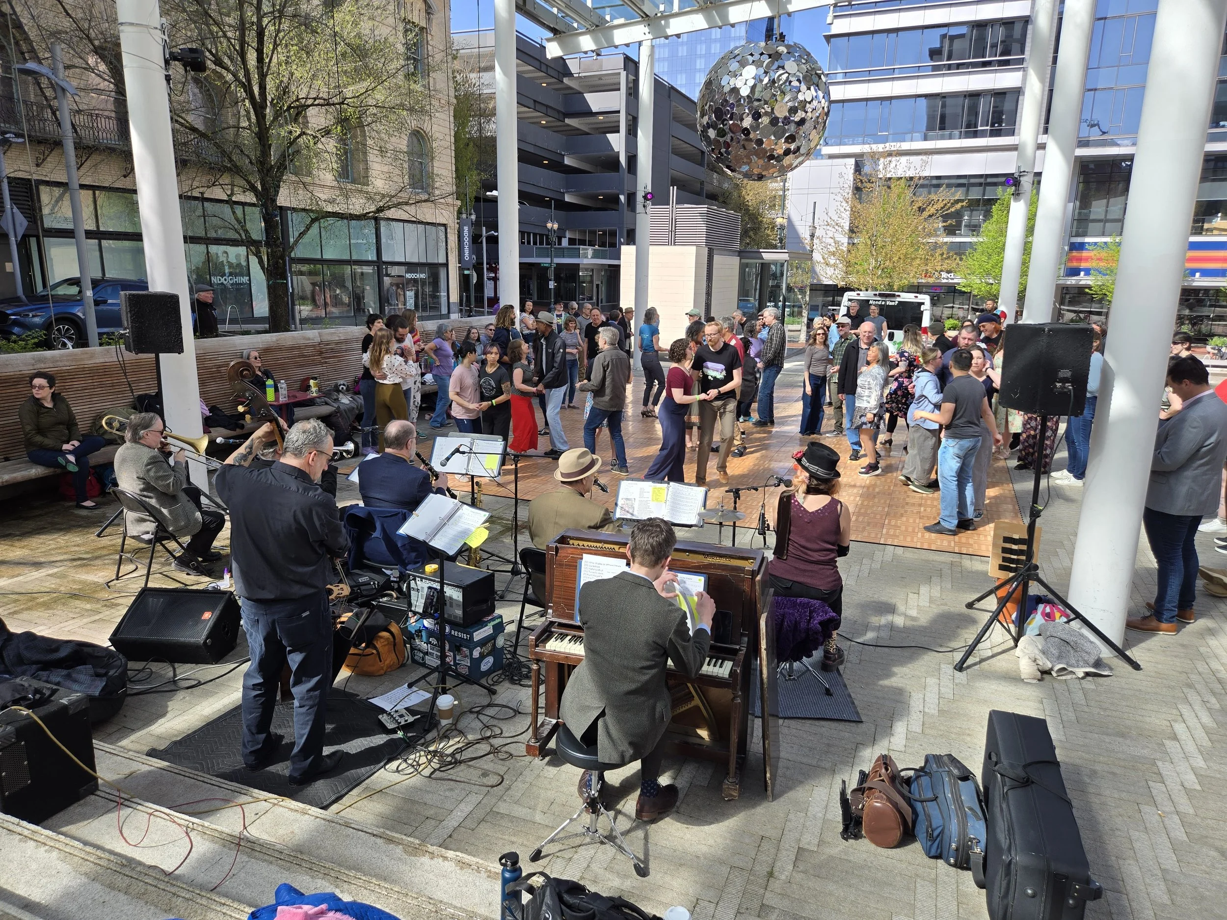 Saturday Afternoon: The Hot Lovin’ Jazz Babies 