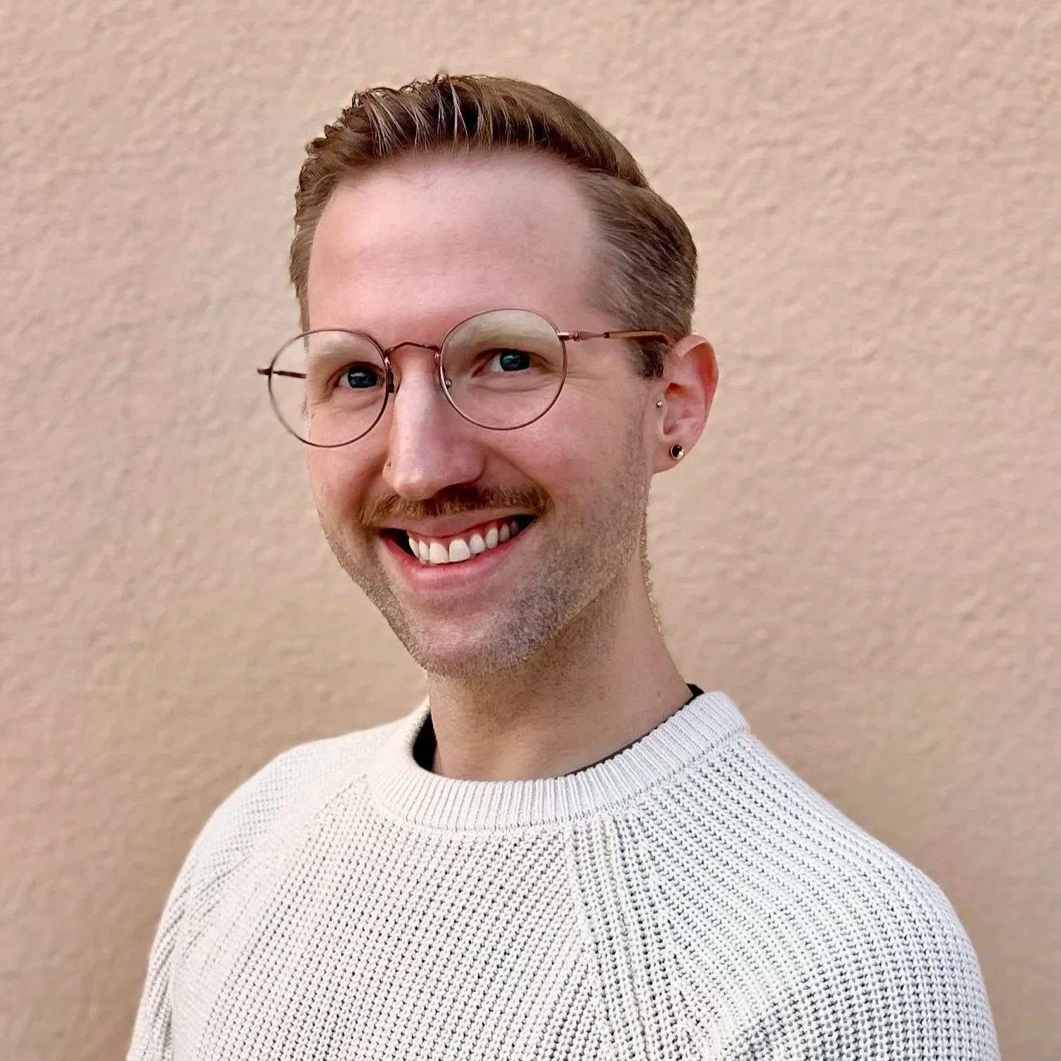 Matt Richey has been dancing Lindy Hop since the tender age of 11. His dance career started with a performance team, including dancing on cruise ships and at Disneyland. In 2004 Matt attended Camp Hollywood for the first time (he hasn’t missed a year