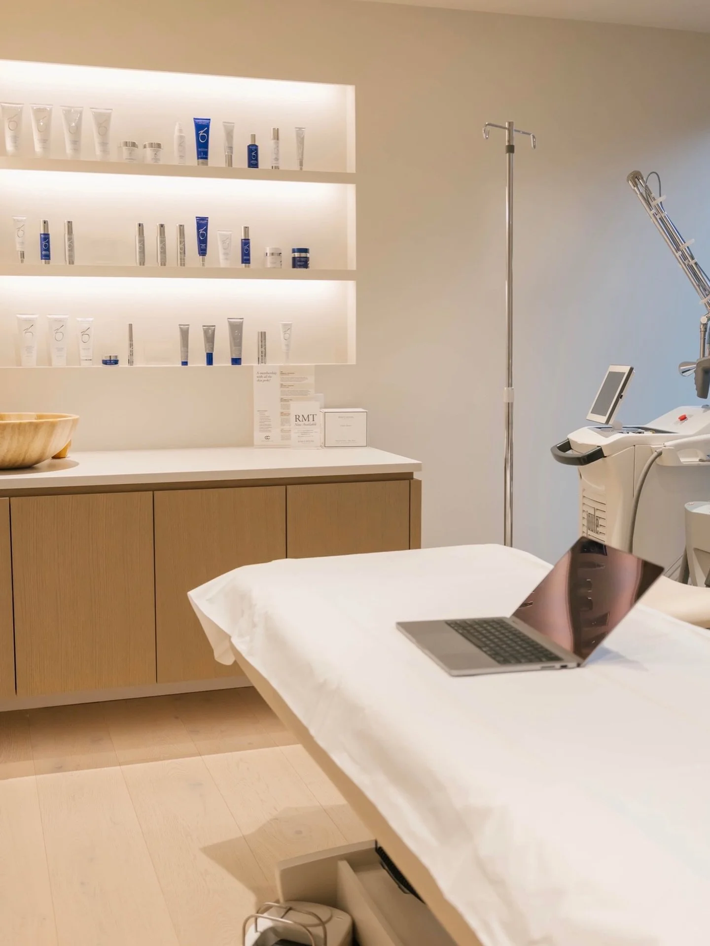 Raw Canvas Institute was created out of necessity. ✨

After more than two decades working hands-on in advanced skin and laser medicine, and over ten years as a clinic owner and entrepreneur, one truth has become impossible to ignore. Too many graduat