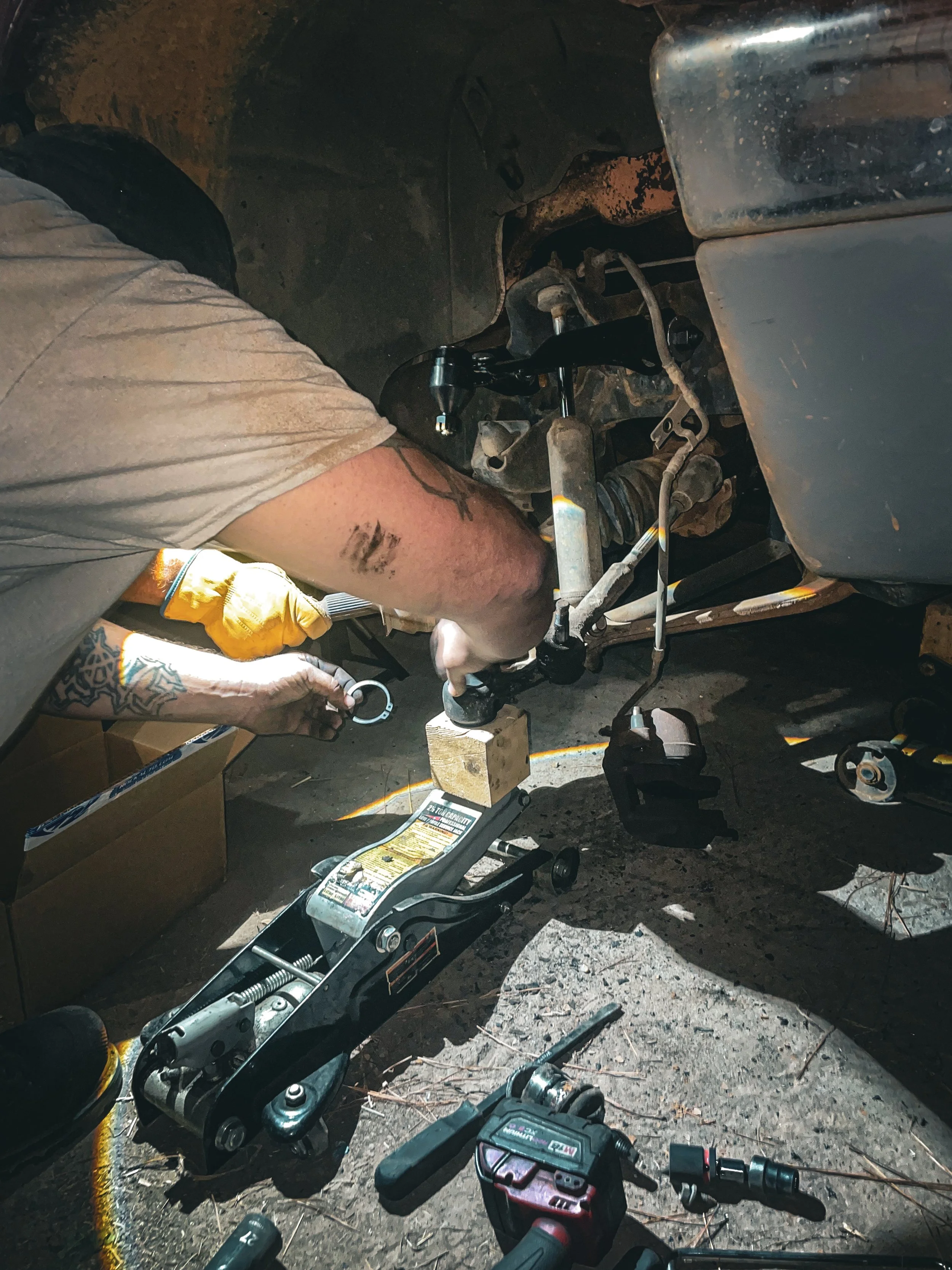 a front-end R&R on a 1999 Dodge Dakota 4x4. 