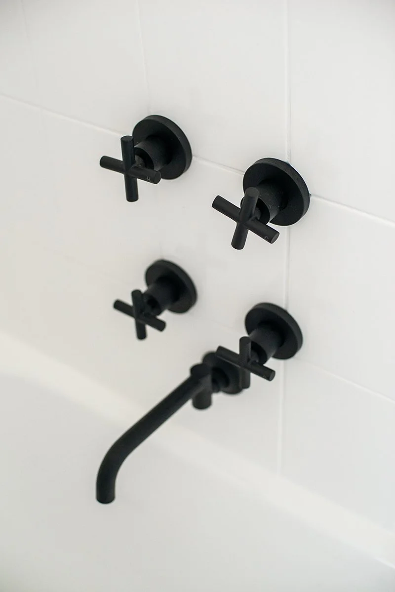 6 Doherty Ave bath taps.jpg