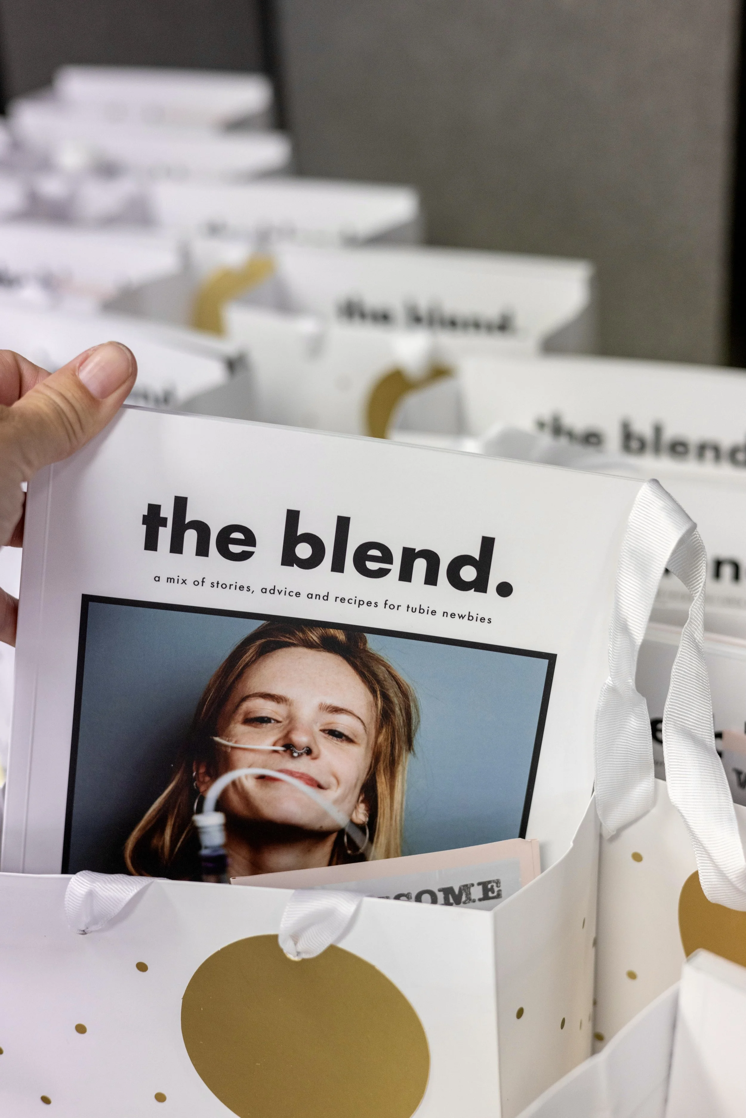 The Blend tube-feeding magazine is lifted out of a giftbag.