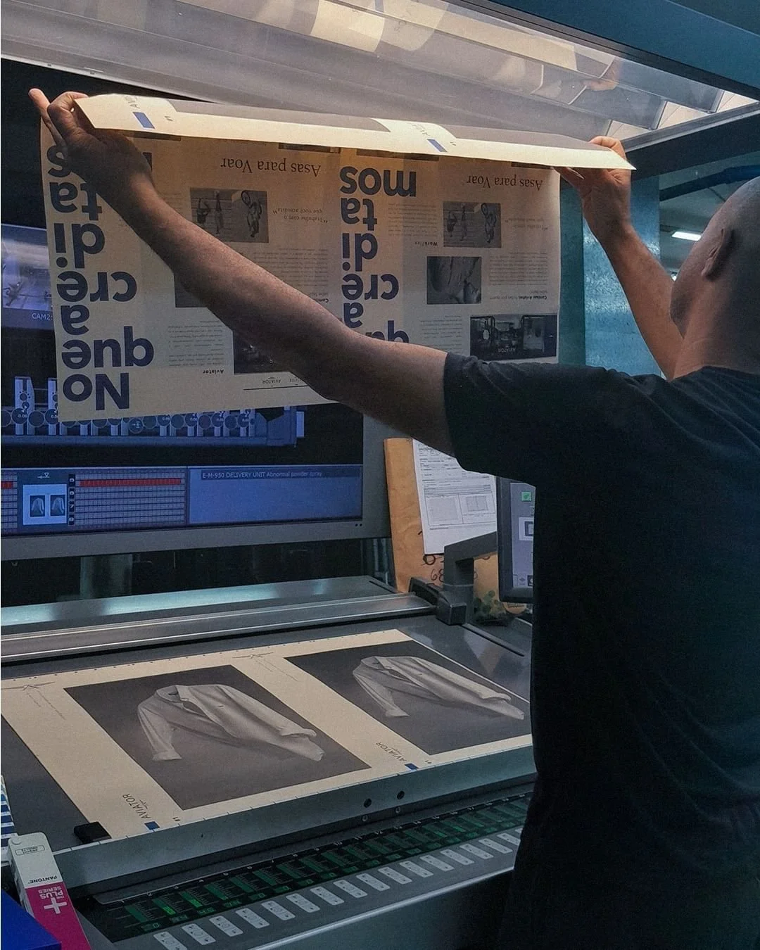 [ Edição especial ] Journal Aviator. A primeira edição a gente nunca esquece. Registros lindos desse material que desenvolvemos, e como tudo que fazemos, com atenção aos detalhes e rigor no processo de produção. Pa.jpg