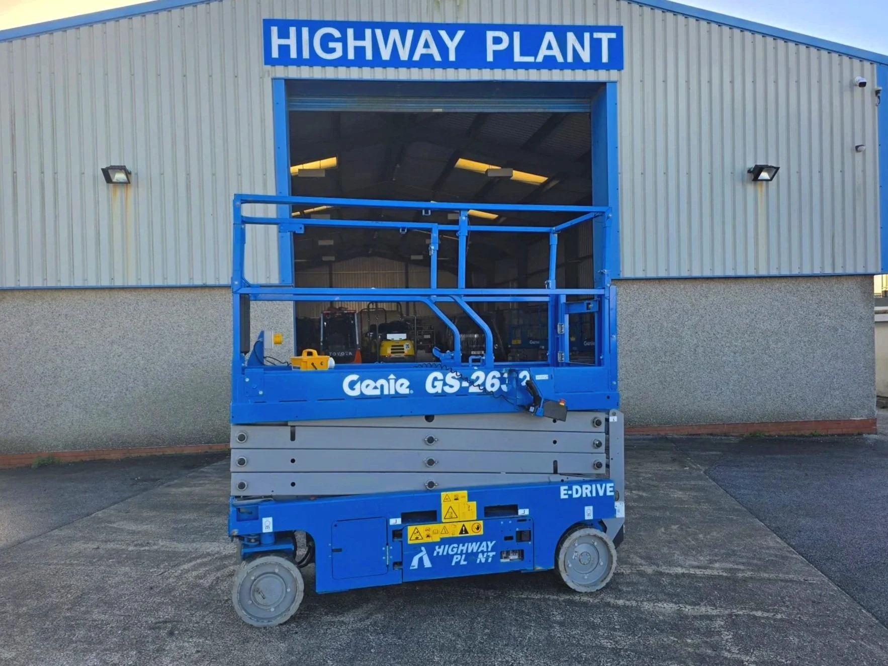 Blue scissor lift 2632 genie for hire in Cornwall and Devon