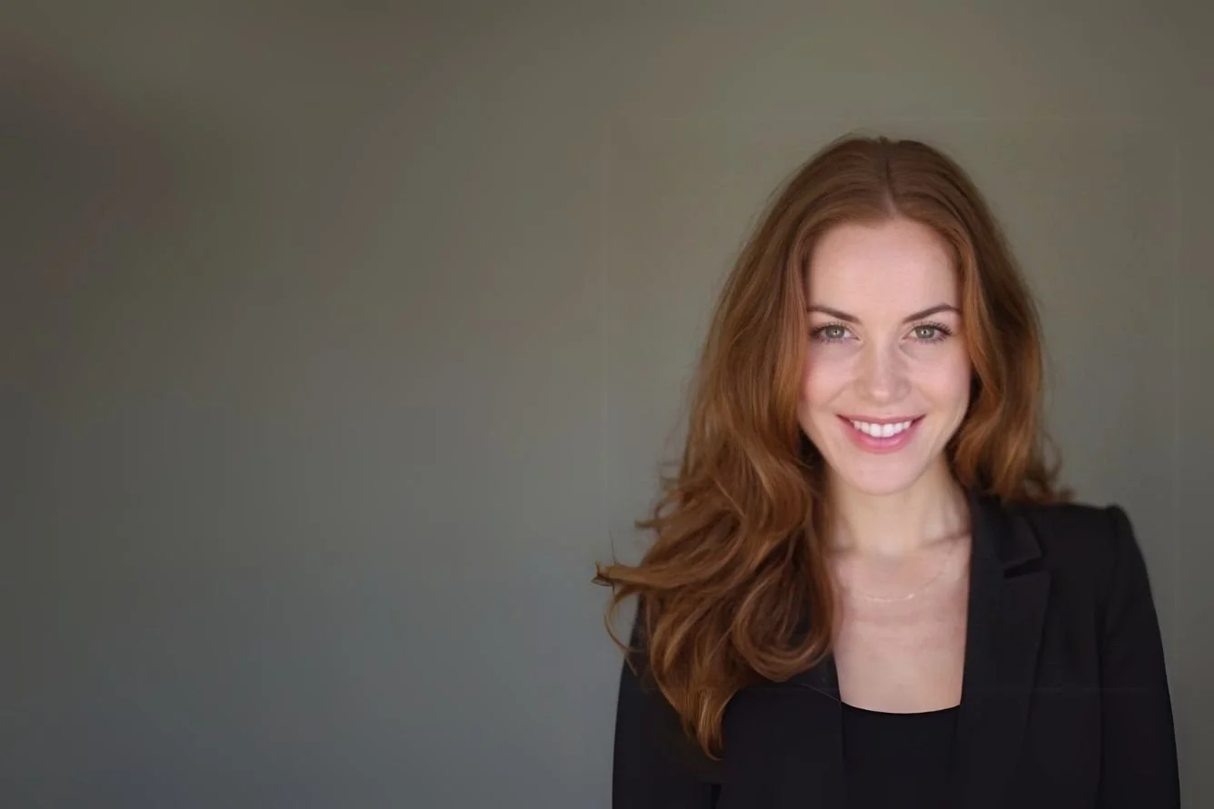 Dr. Lindsay O'Shea, clinical psychologist and millennial relationship coach in San Diego, smiling confidently — specializing in dating anxiety, breakup recovery, and attachment pattern coaching