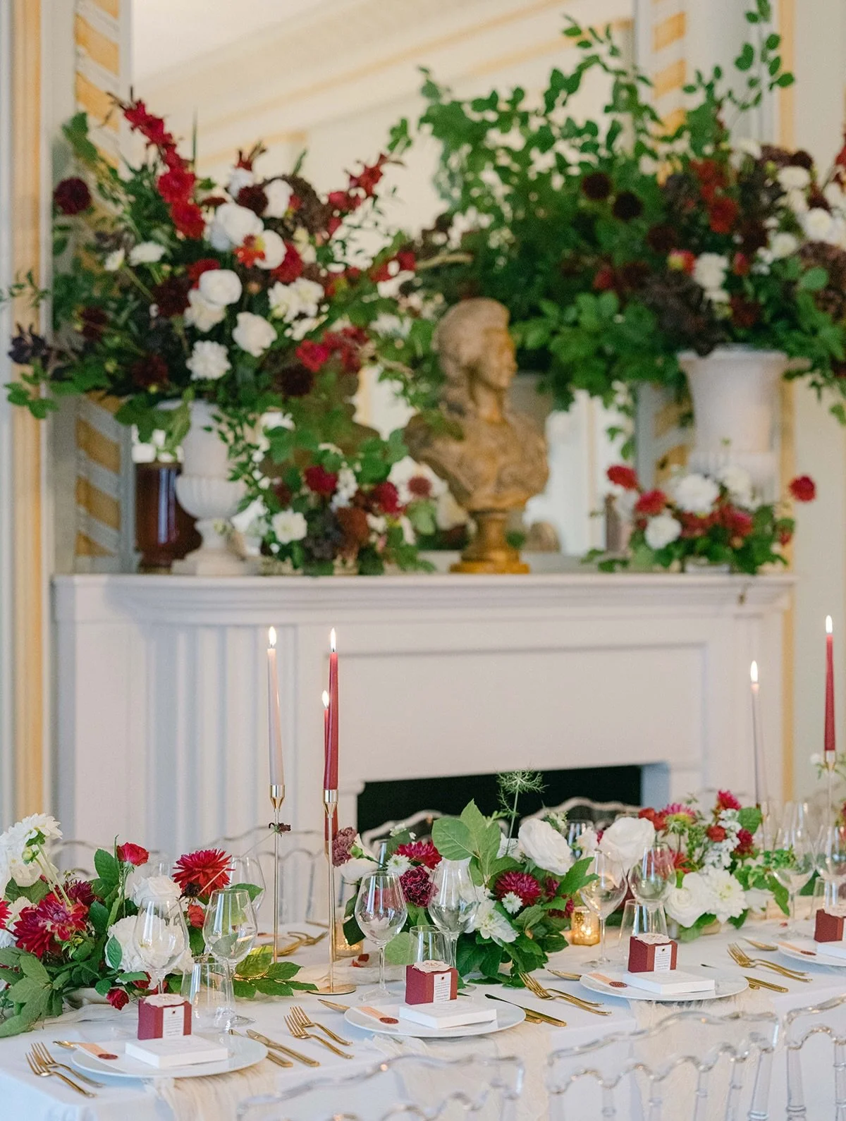 Happy belated Valentine&rsquo;s Day !! I was looking through my past weddings to find touches of red in the design&hellip; So happy it landed on @eelaineboo &amp; Bryan - even if it was a 2023 it felt like yesterday :)
.
Planning &amp; Design : @peon