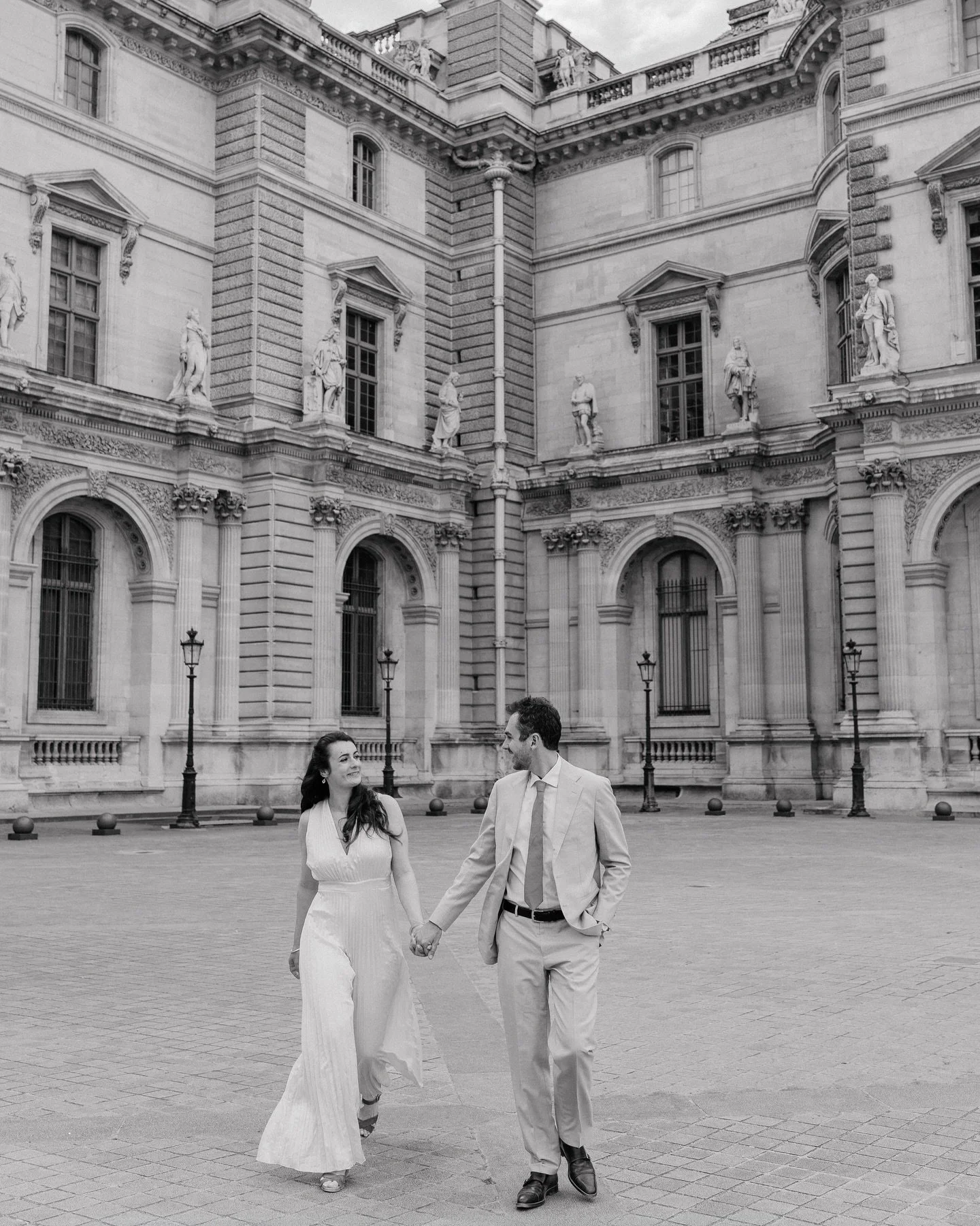 JUST MARRIED &hellip; and wandering through the streets of Paris ! 
I&rsquo;ve dreamed of this moment my whole life&hellip; and we finally said YES!
Our couple session right after the civil wedding felt like a dream : getting lost in these beautiful 