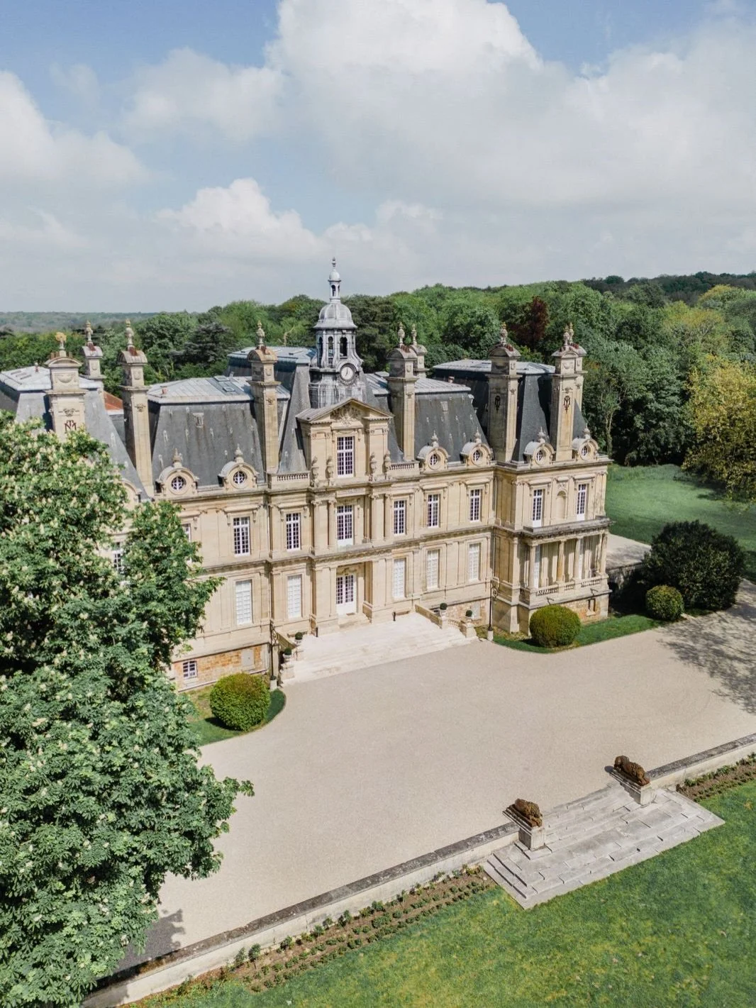 Back to where it all feels like a fairytale!

I&rsquo;m thrilled to announce that my first wedding of the 2027 season will take place here, at the breathtaking Ch&acirc;teau de Saint-Martin-du-Tertre, and I already can&rsquo;t wait to return.

Some v