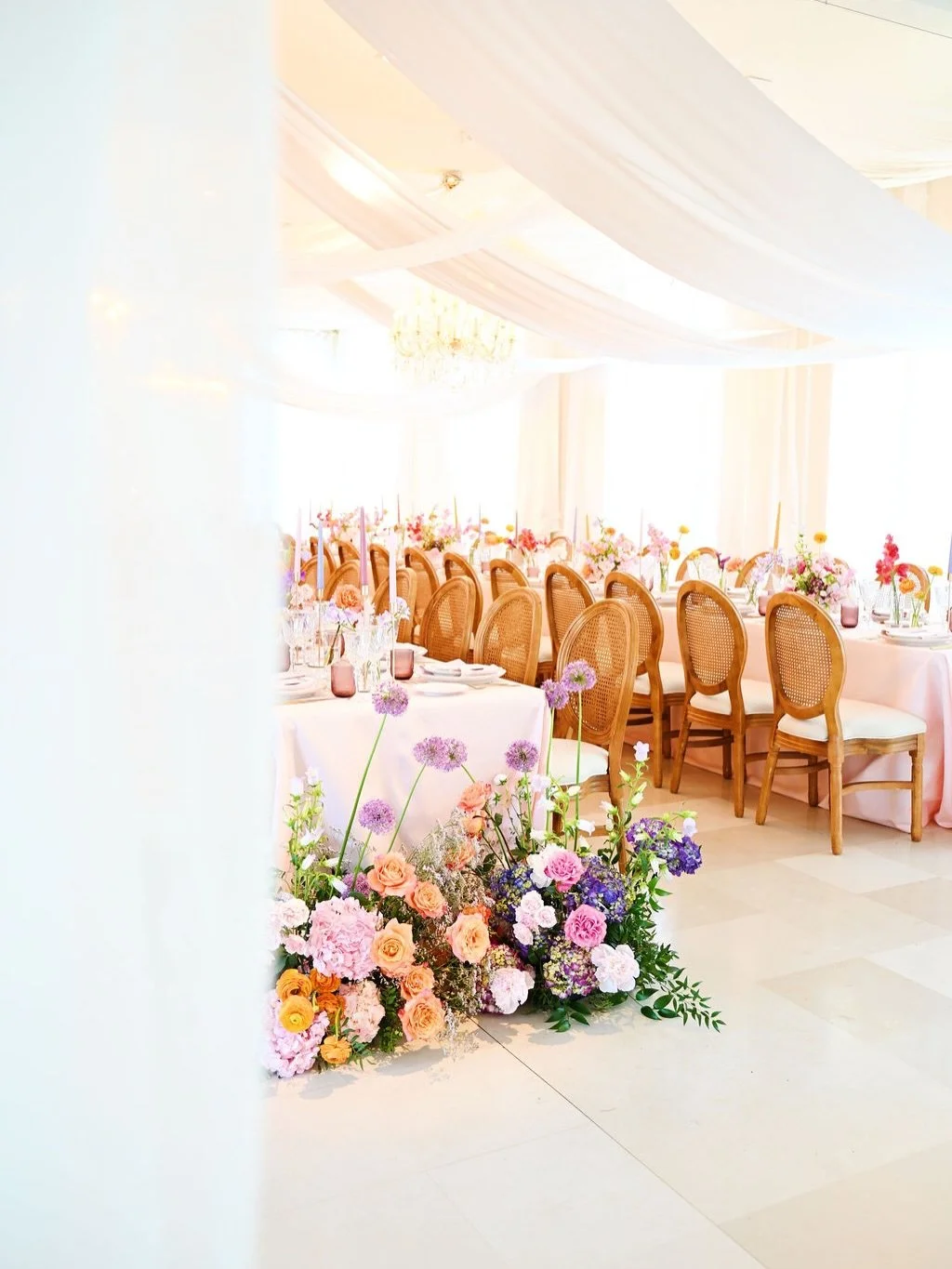 How to dress up a white room: la vie en rose, with pops of orange and purple 🌸🍊💜

A white room is the best blank canvas, and also the easiest to leave looking flat. Here is how we turned this one into a rosy daydream:

1. Start with blush, not whi