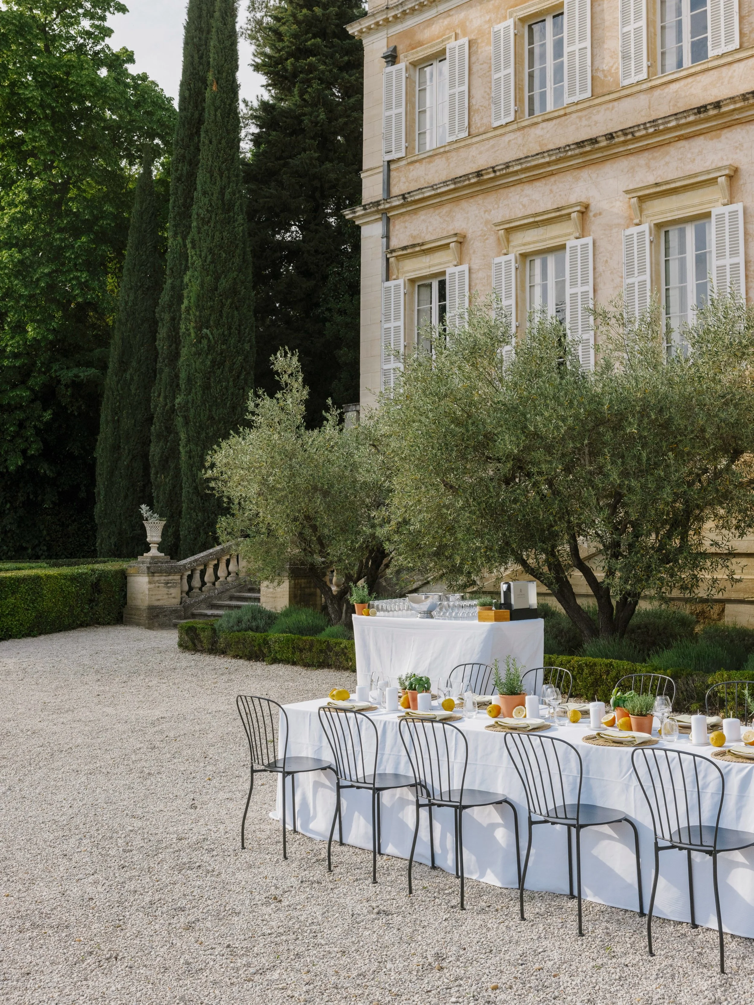 It&rsquo;s Friday night&hellip; and somewhere, a wedding is about to begin 🍋

There&rsquo;s something magical about the evening before a wedding. Everyone&rsquo;s finally together, the nerves turn into excitement, and the rehearsal dinner sets the t