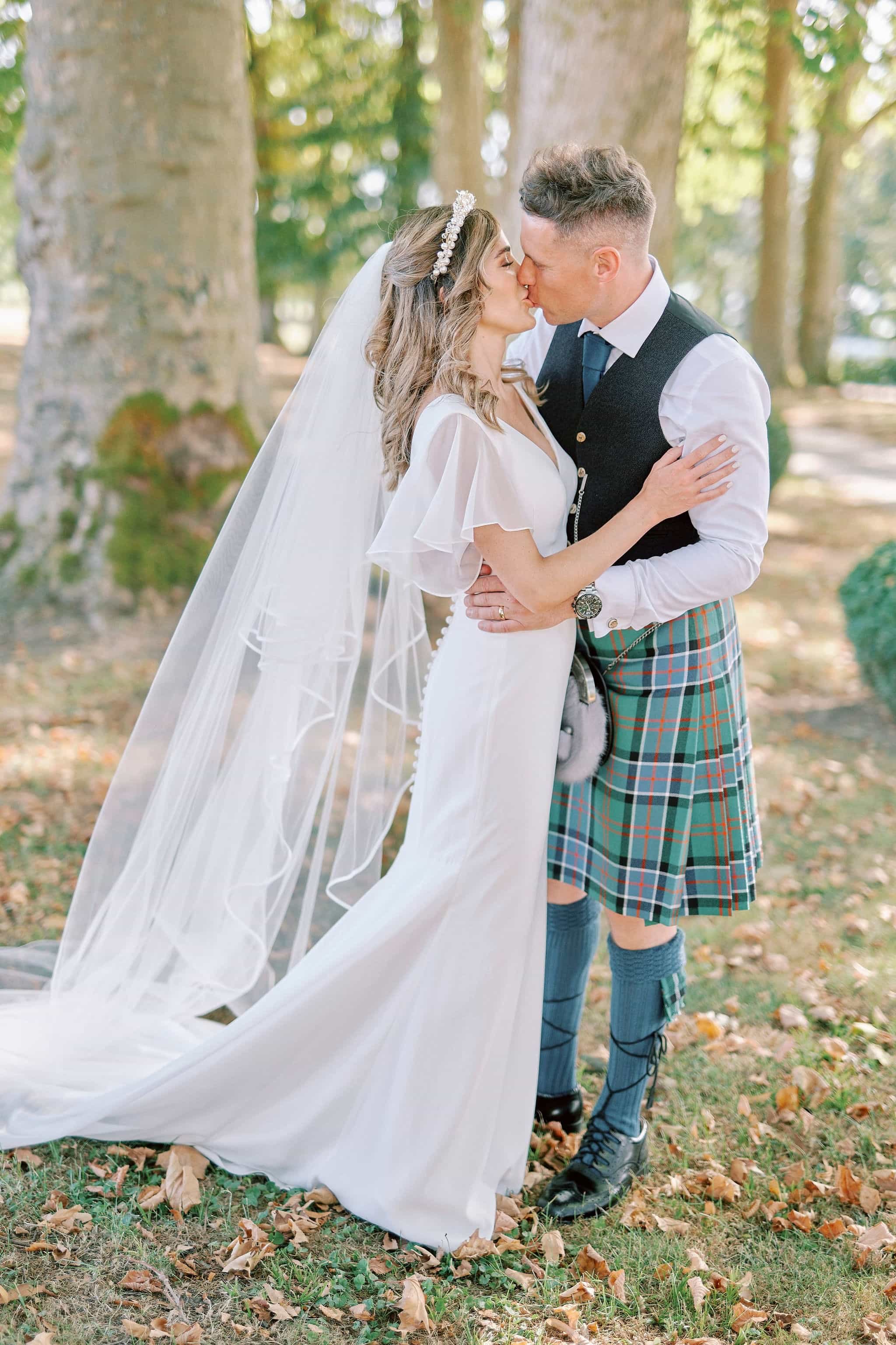 IntimateDreamScottishweddinginFrenchChateau00111.jpg