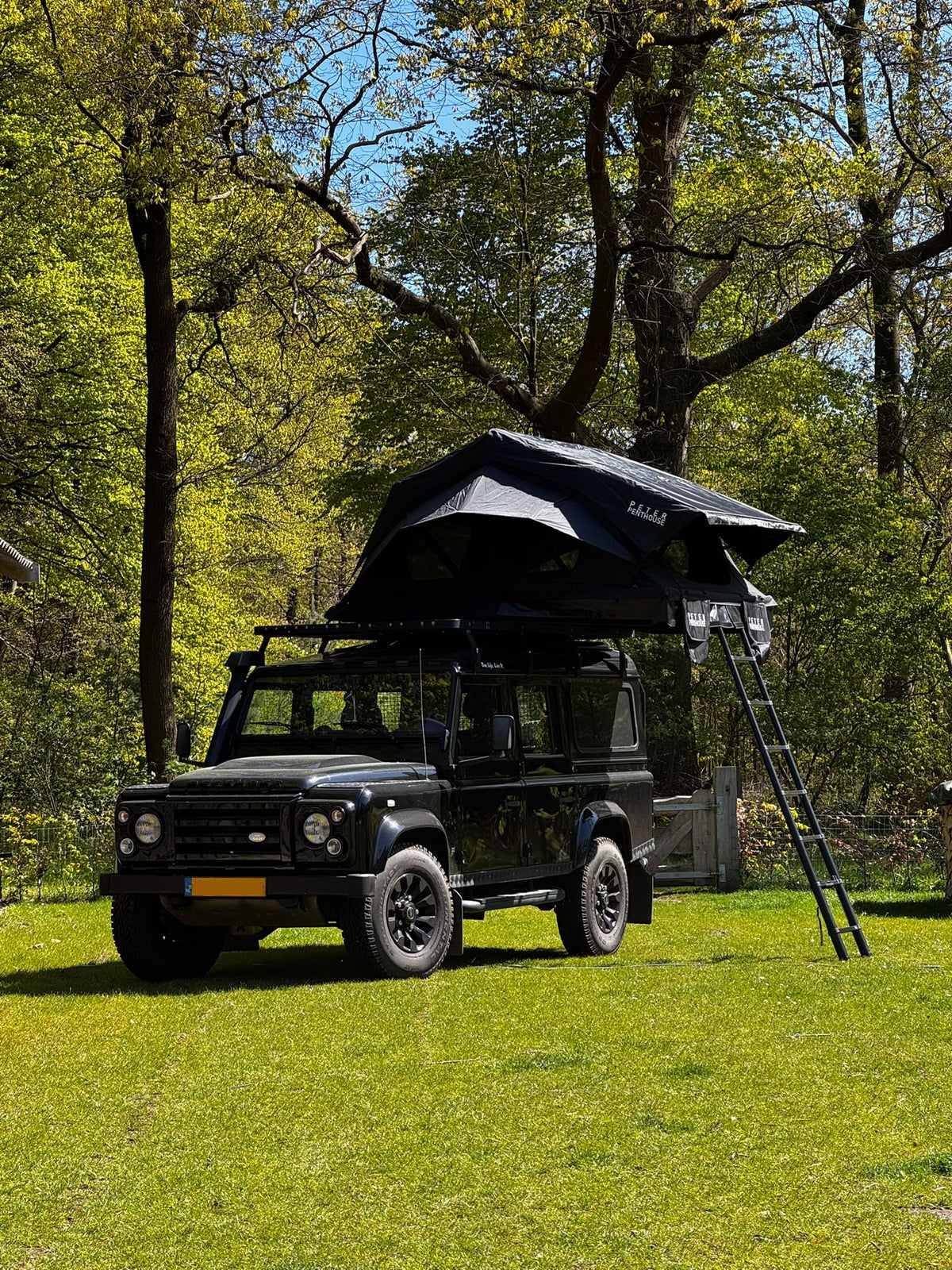 Land Rover Defender 2.png