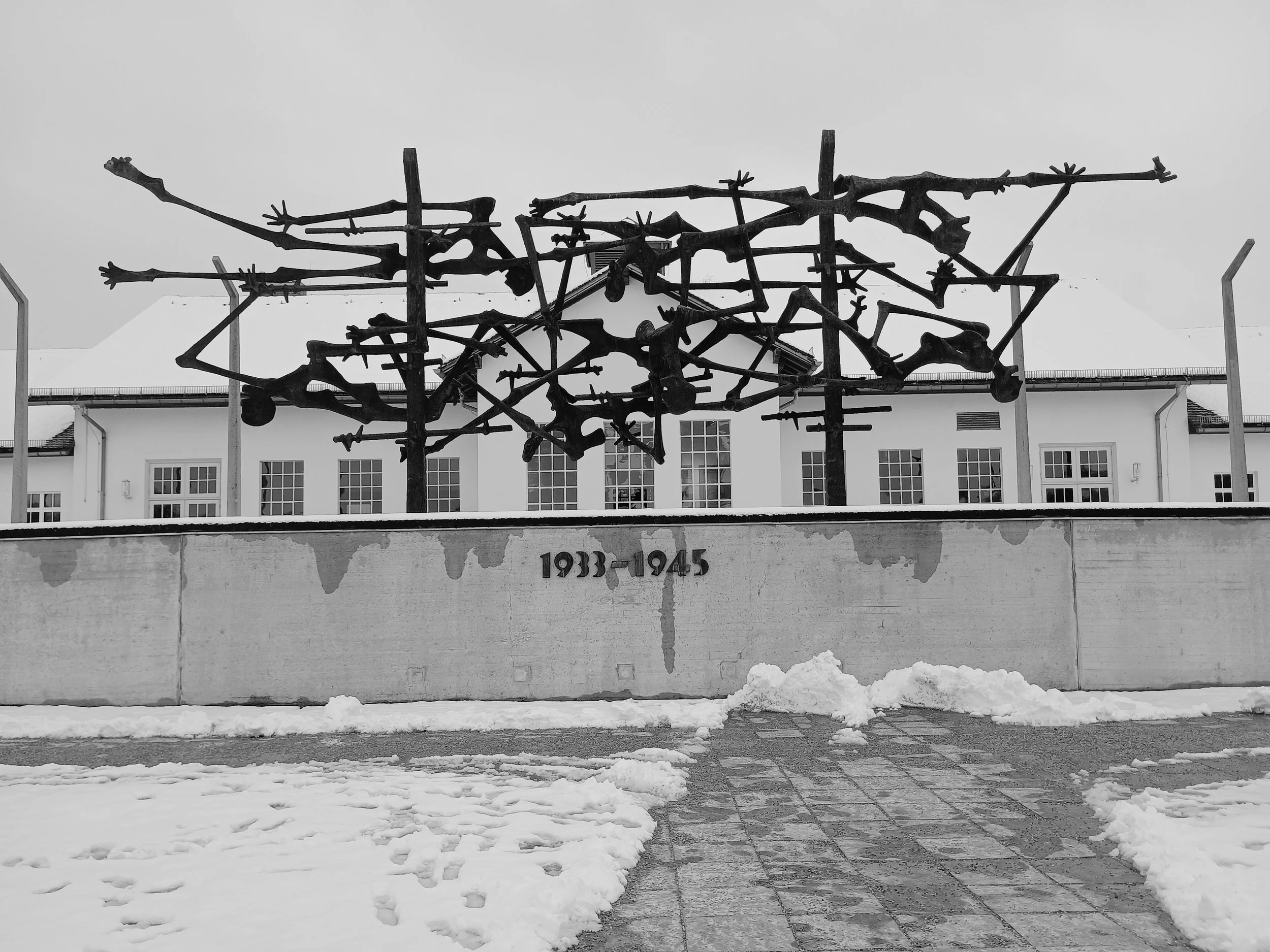 memorial_statue_front.jpg