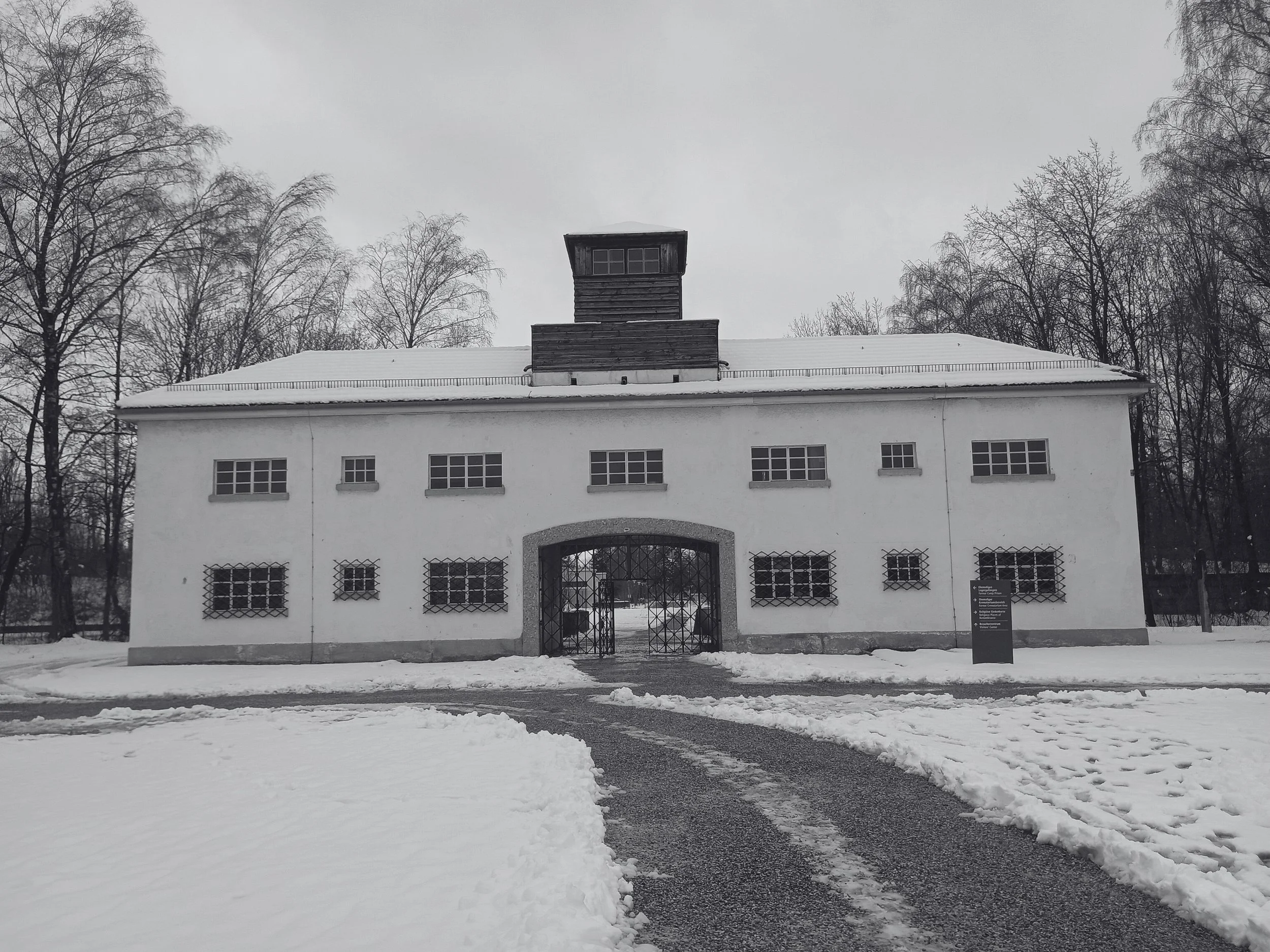 Jourhaus_distance_winter.jpg