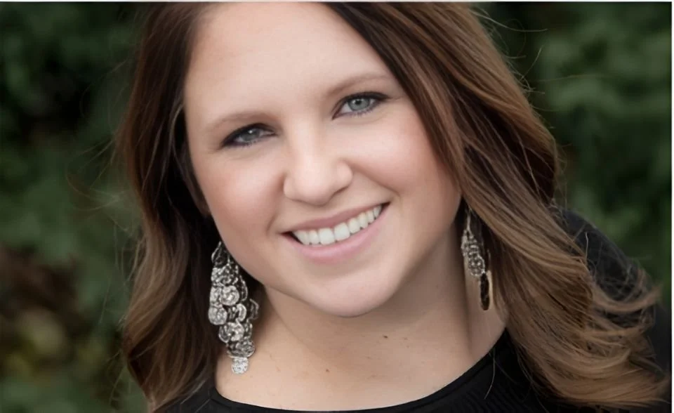 Team Member Headshot: Monica