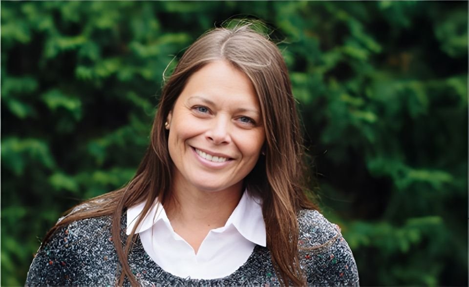 Team Member Headshot: Mary