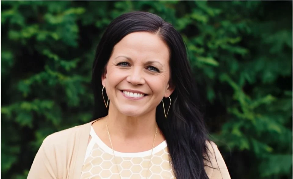 Team Member Headshot: Jenn