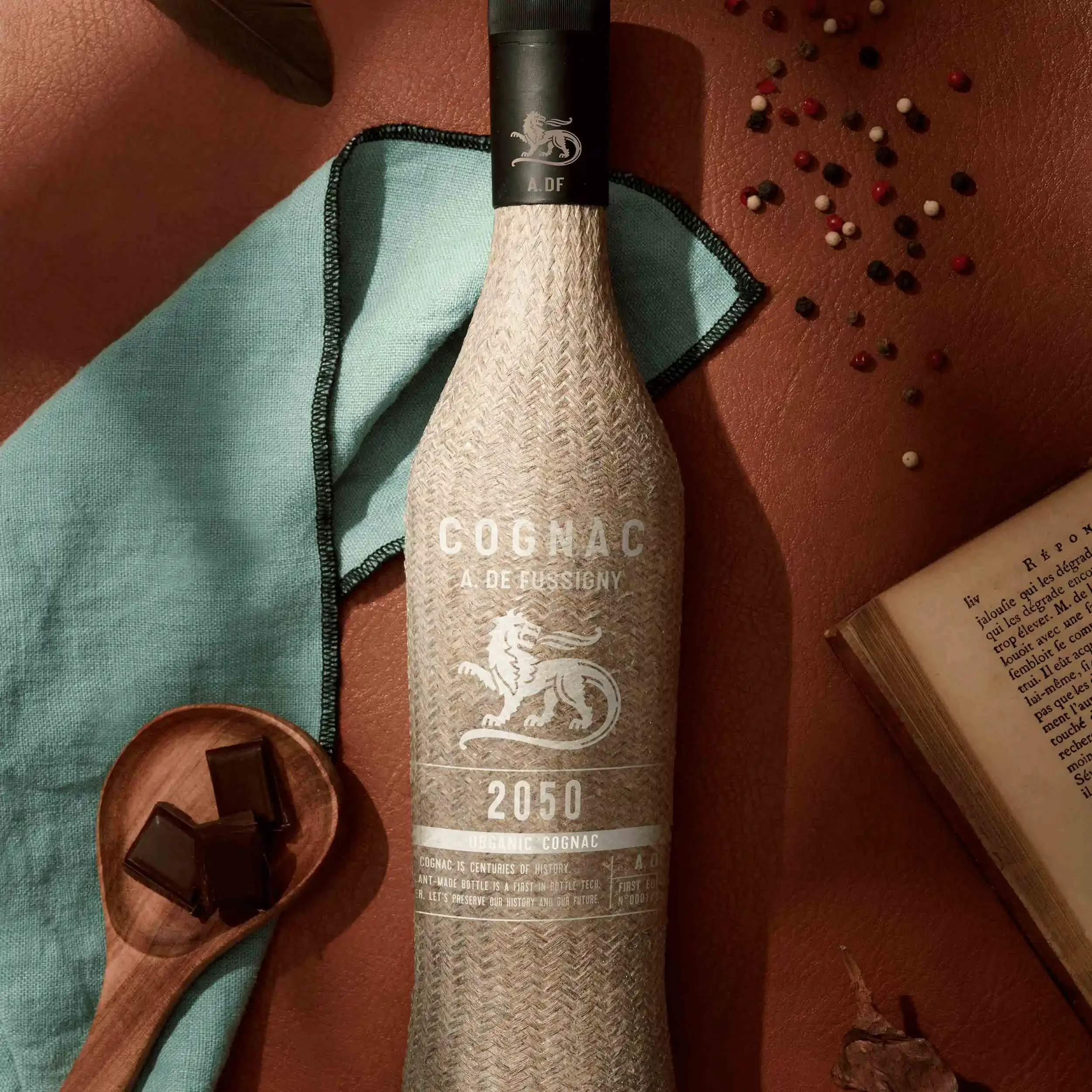 La bouteille en lin du 2050 Organic Cognac