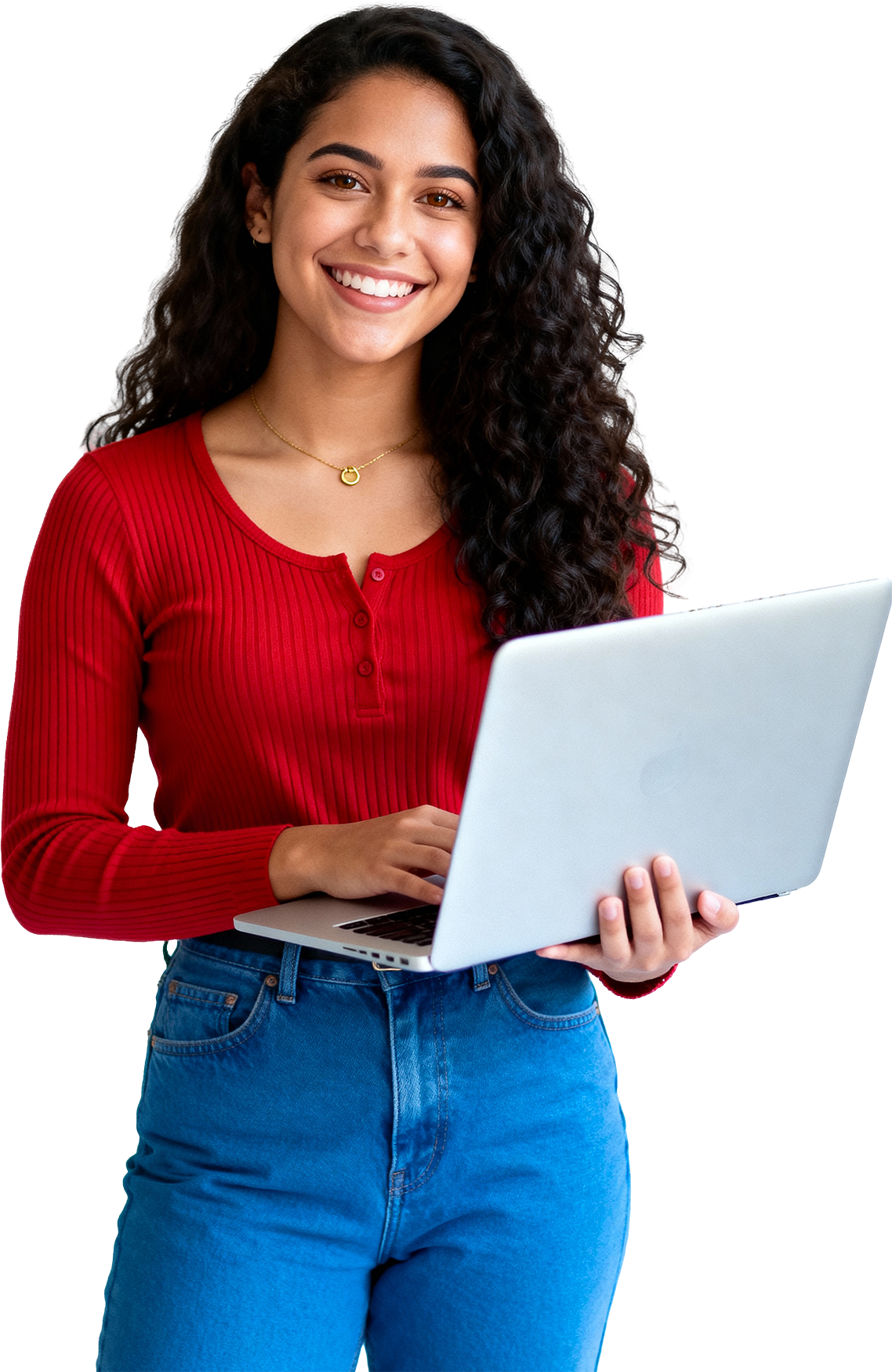 Mulher sorridente com cabelo cacheado usando blusa vermelha e jeans, segurando um laptop branco.