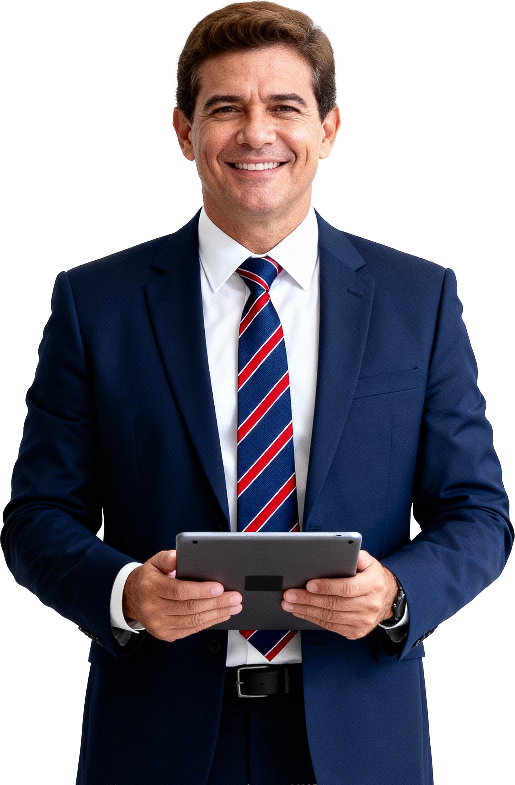 Homem de terno azul, camisa branca e gravata listrada segurando um tablet."}