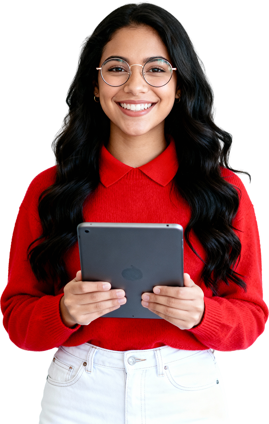 Jovem sorridente com óculos de grau segurando um tablet, vestindo camisa vermelha e jeans brancos.