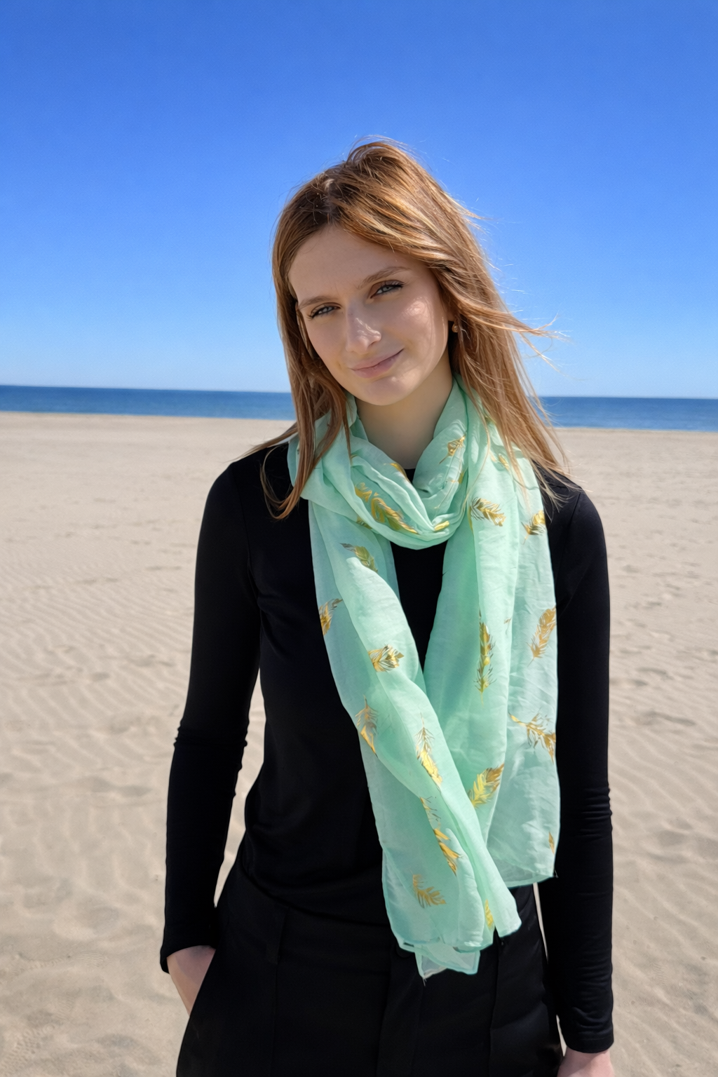 Femme au bord de l'océan-2.png