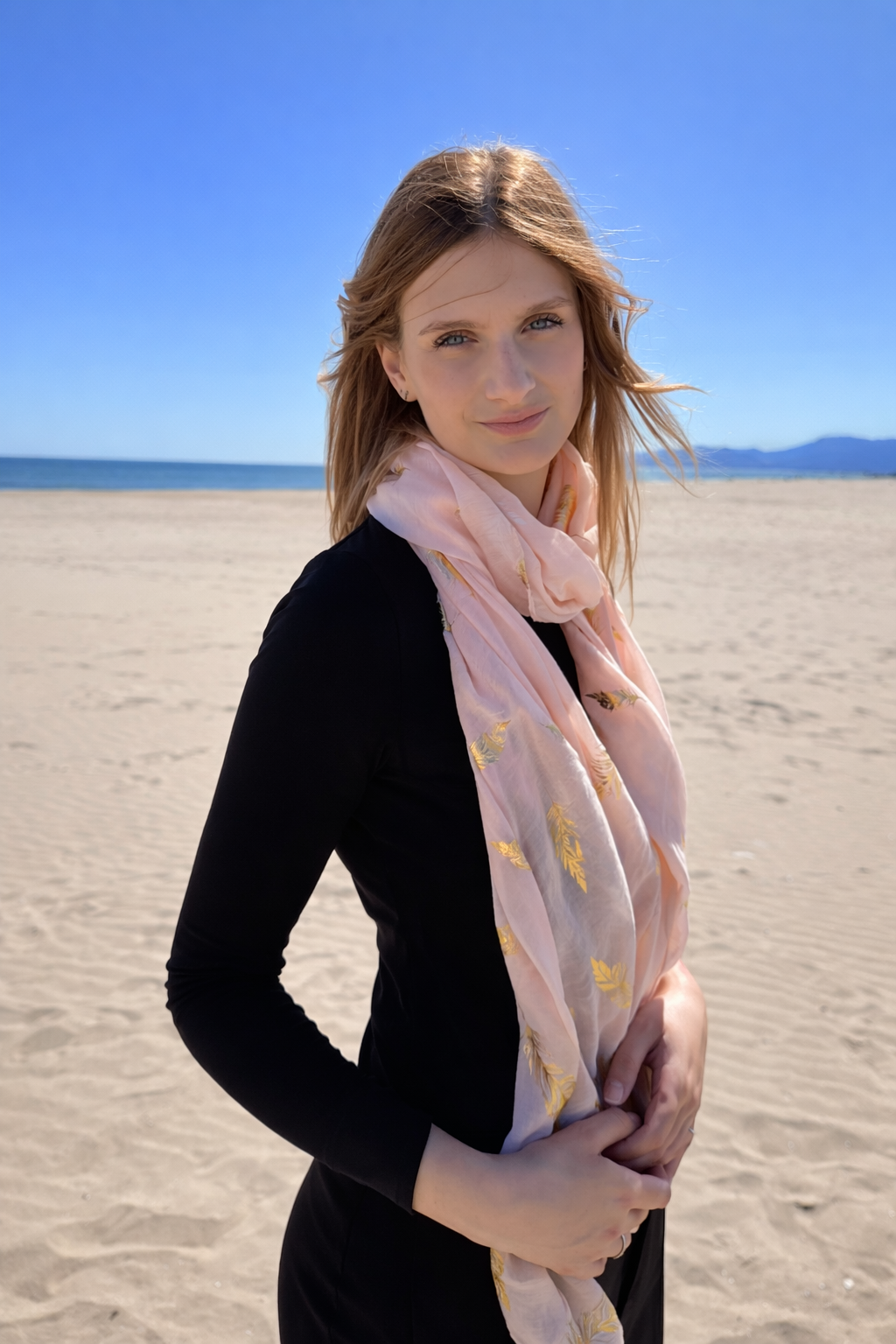 Jeune femme au bord de la mer-2.png