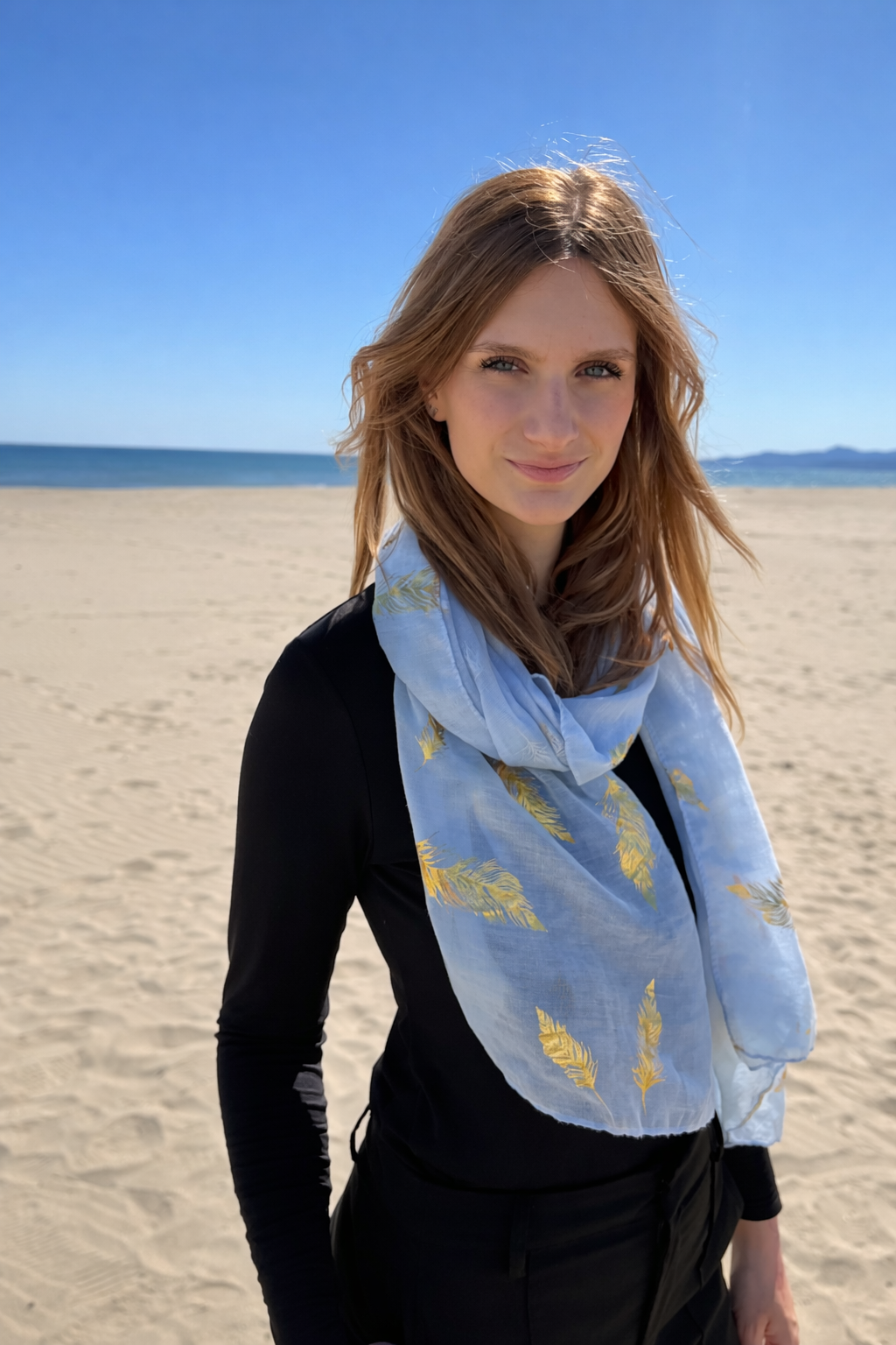 Femme au bord de la mer.png