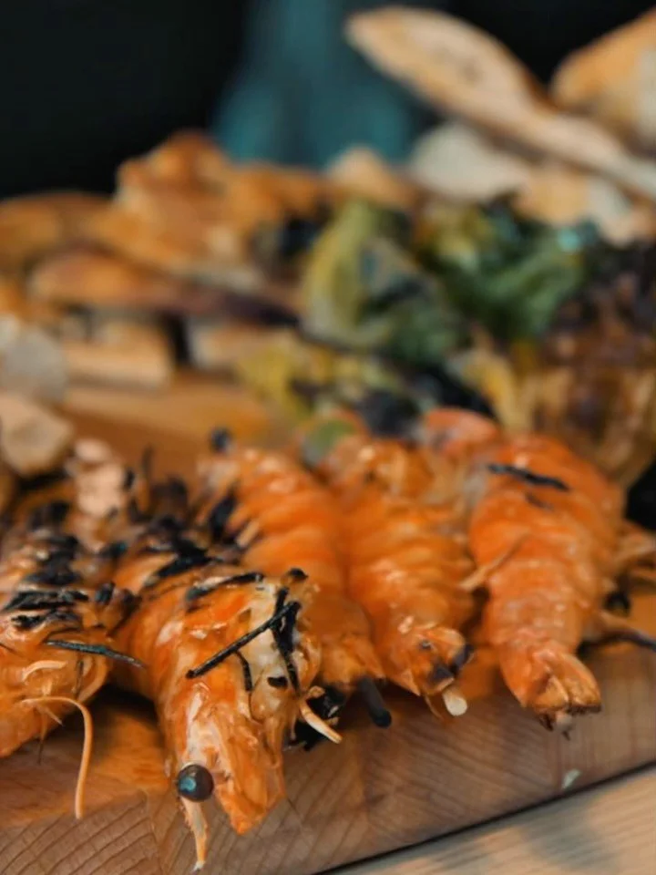 How&rsquo;s that for a seafood braai in the bush?🦐

Nothing quite like freshly caught fish and tiger prawns for dinner in the bush &mdash; sunset on fire, coals burning and a warm breeze drifting through the camp 🙌 

📍Zululand, South Africa
  www.