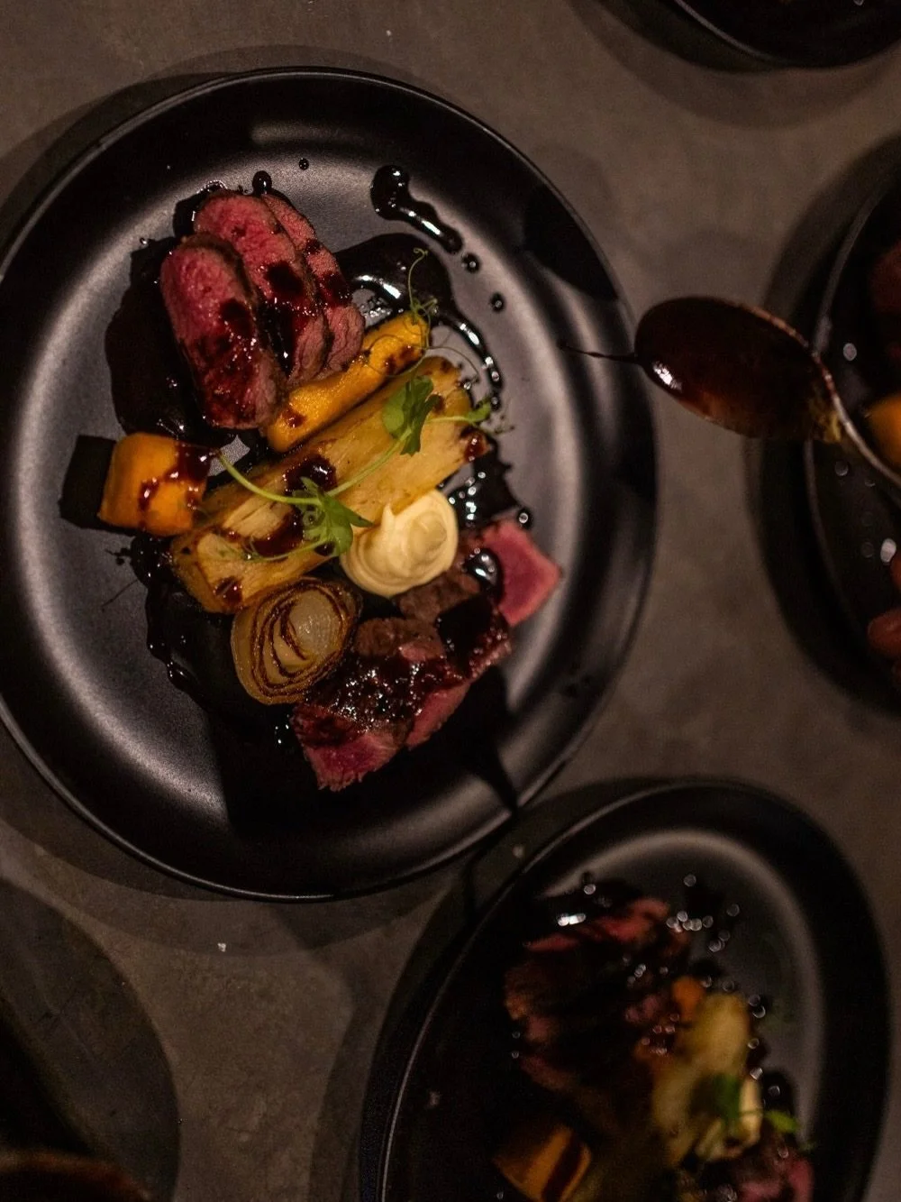 We take our food seriously 🔥

Because the experience doesn&rsquo;t end when the game drive does.

Expect a modern take on South African classics &mdash; thoughtfully prepared by private chefs, and tailored to your preferences. From long, relaxed bus