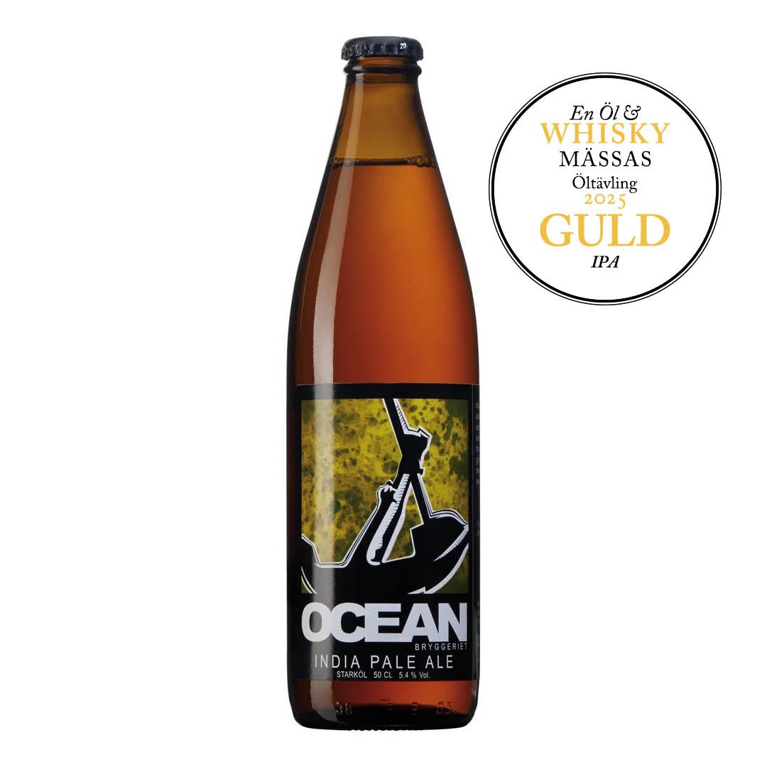 En ölflaska med etikett Ocean India Pale Ale och en cirkeltext som säger att det är en gul award för whiskymässan 2025.