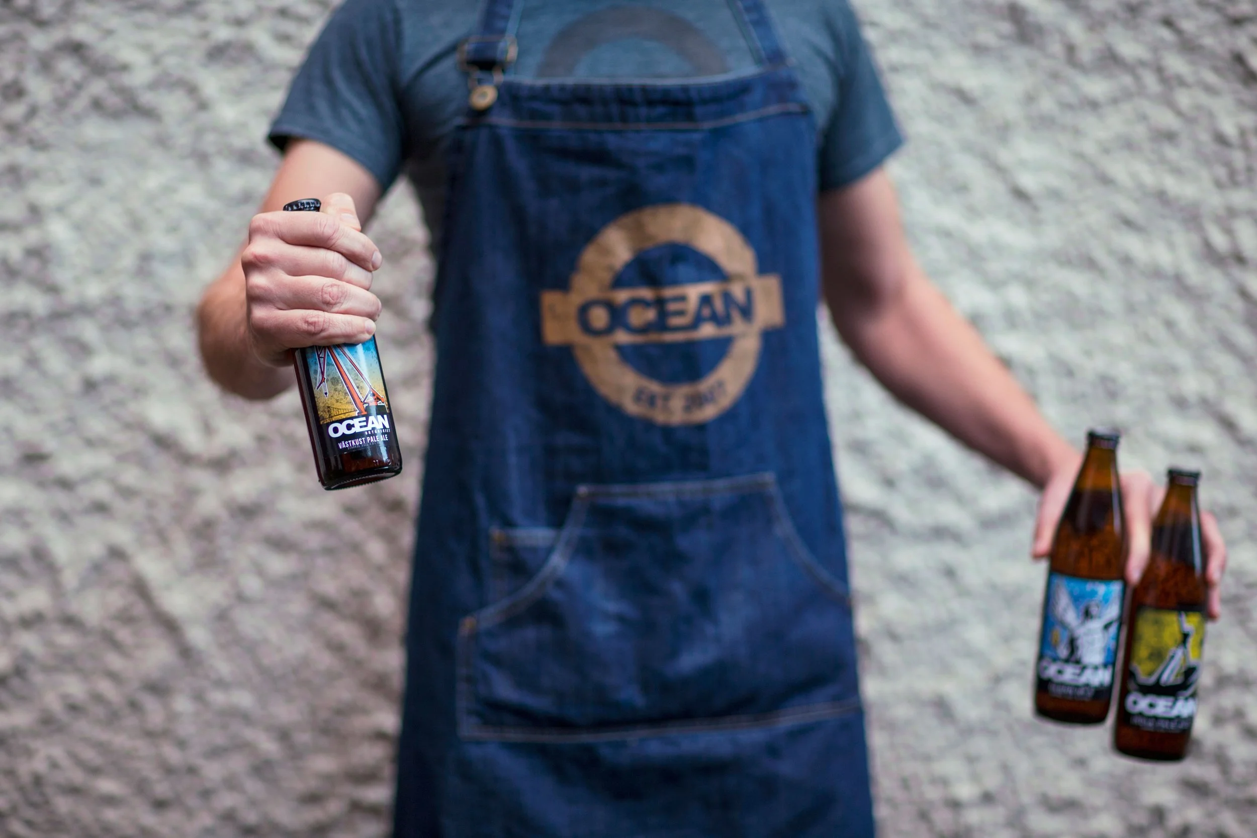 Ocean-Holding-Bottles-BD2Q0300.jpg