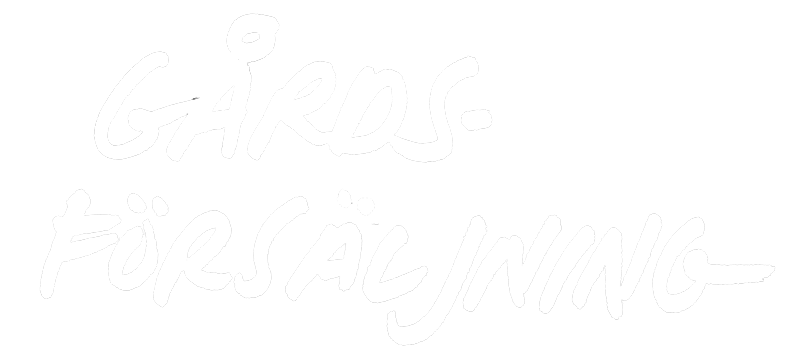 Texten 'GÅRDSFÖRSÄLJNING' på svart bakgrund.