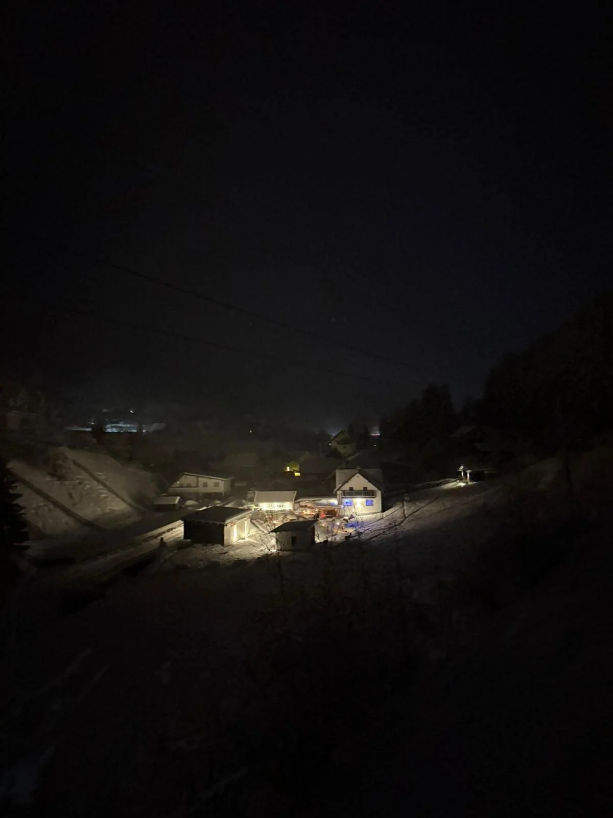 PV Speicher mit Notstrom: Warum ein Haus in Österreich beim Stromausfall weiter versorgt wurde