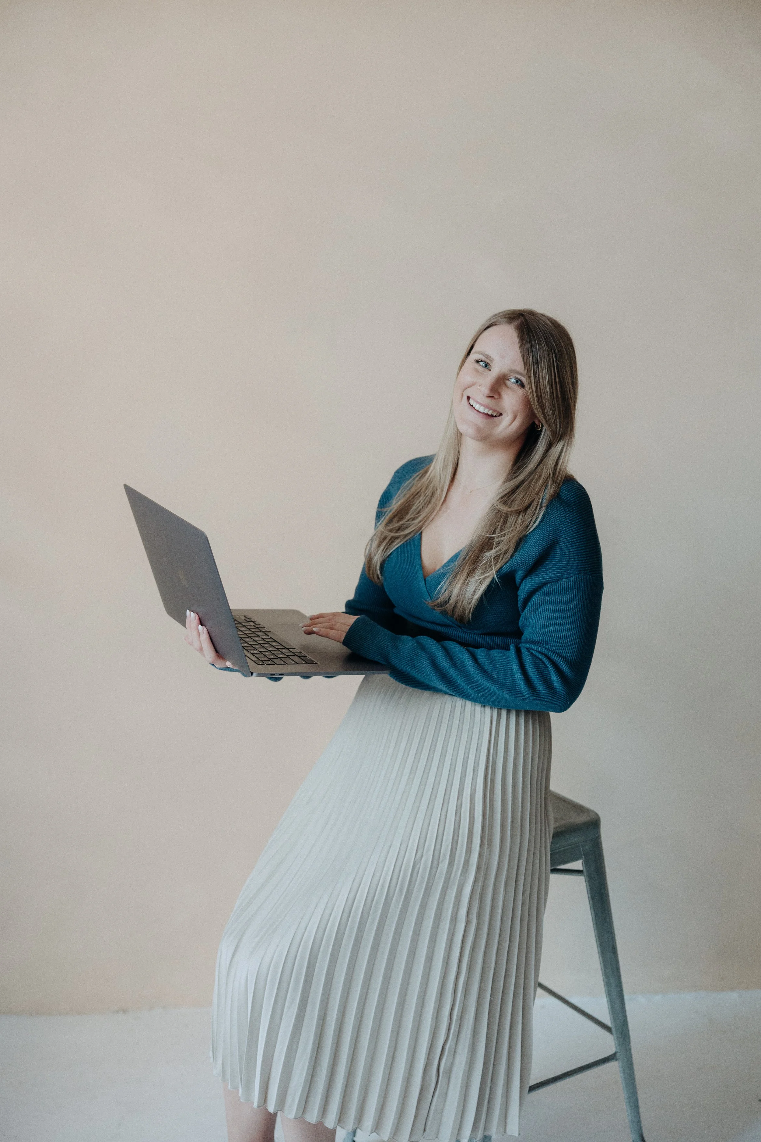 Healing Nook Psychotherapy with Hanna Anderson in Toronto, Canada