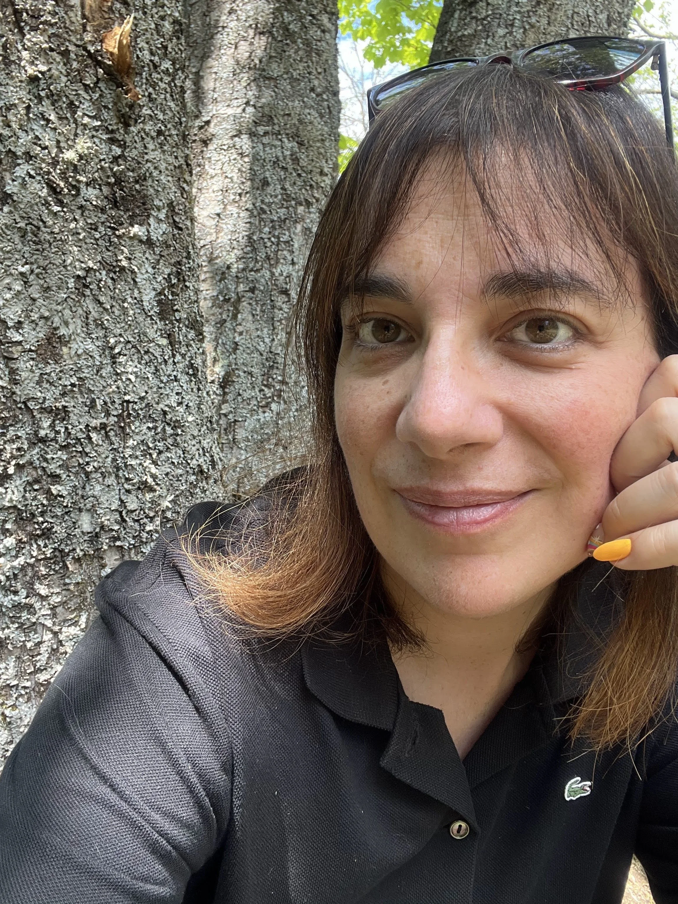 Silvia Pagliarini Il Cerchio Essenziale vicino ad un abete