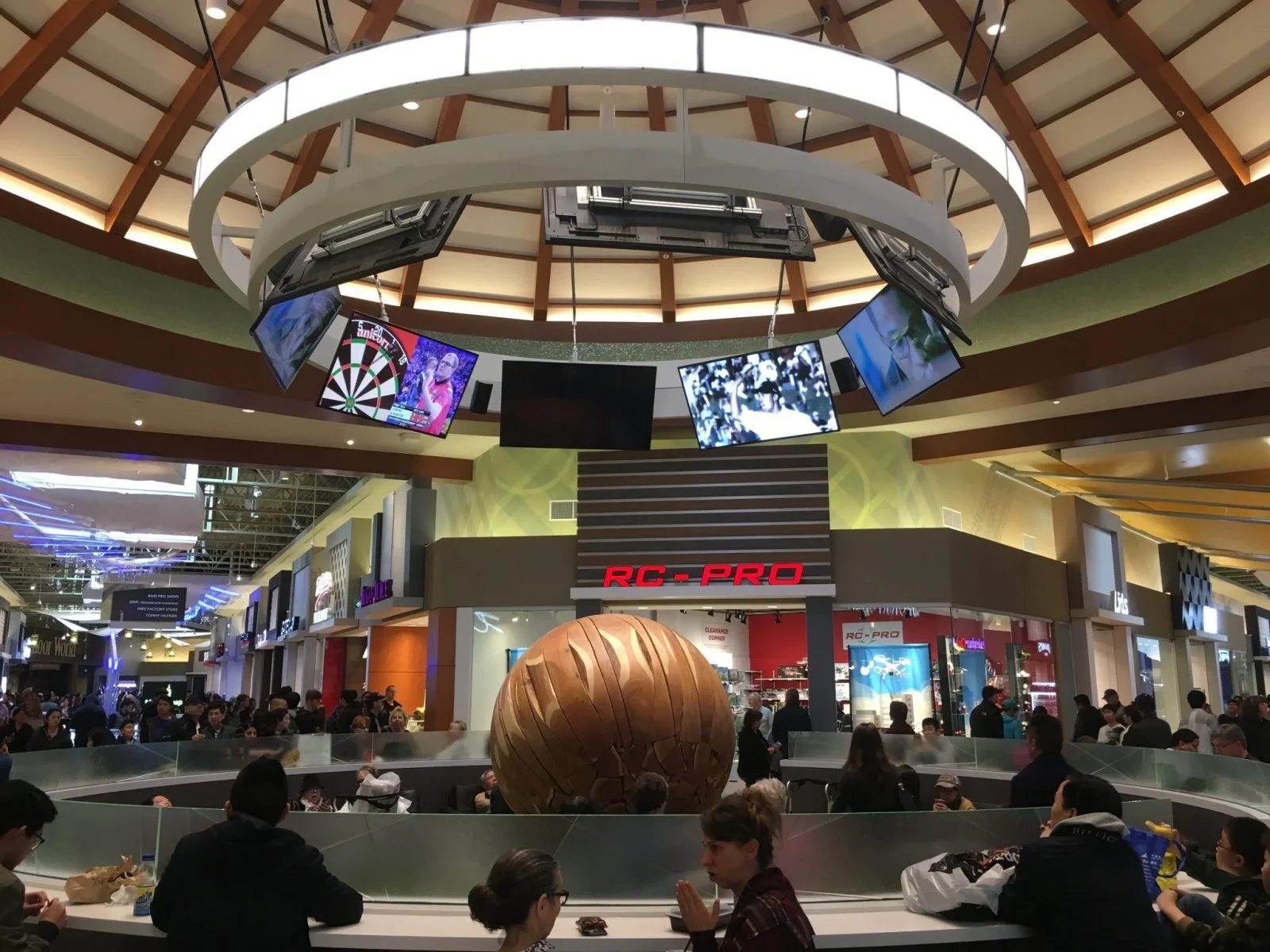 Tsawwassen_mills_photos_stores_7.jpg