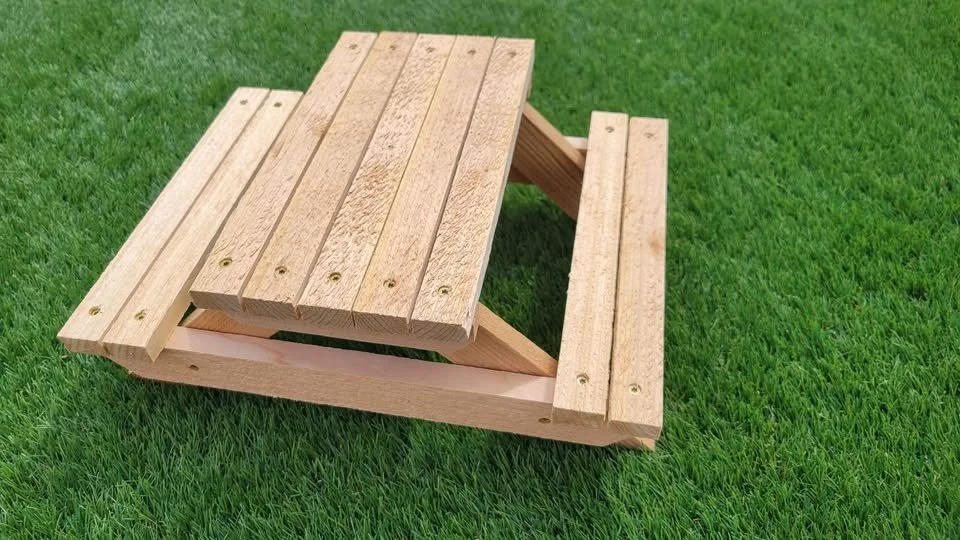 Wooden Squirrel Picnic Table 5.jpg