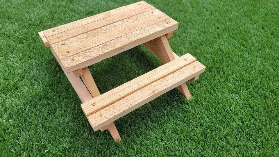 Wooden Squirrel Picnic Table 6.jpg