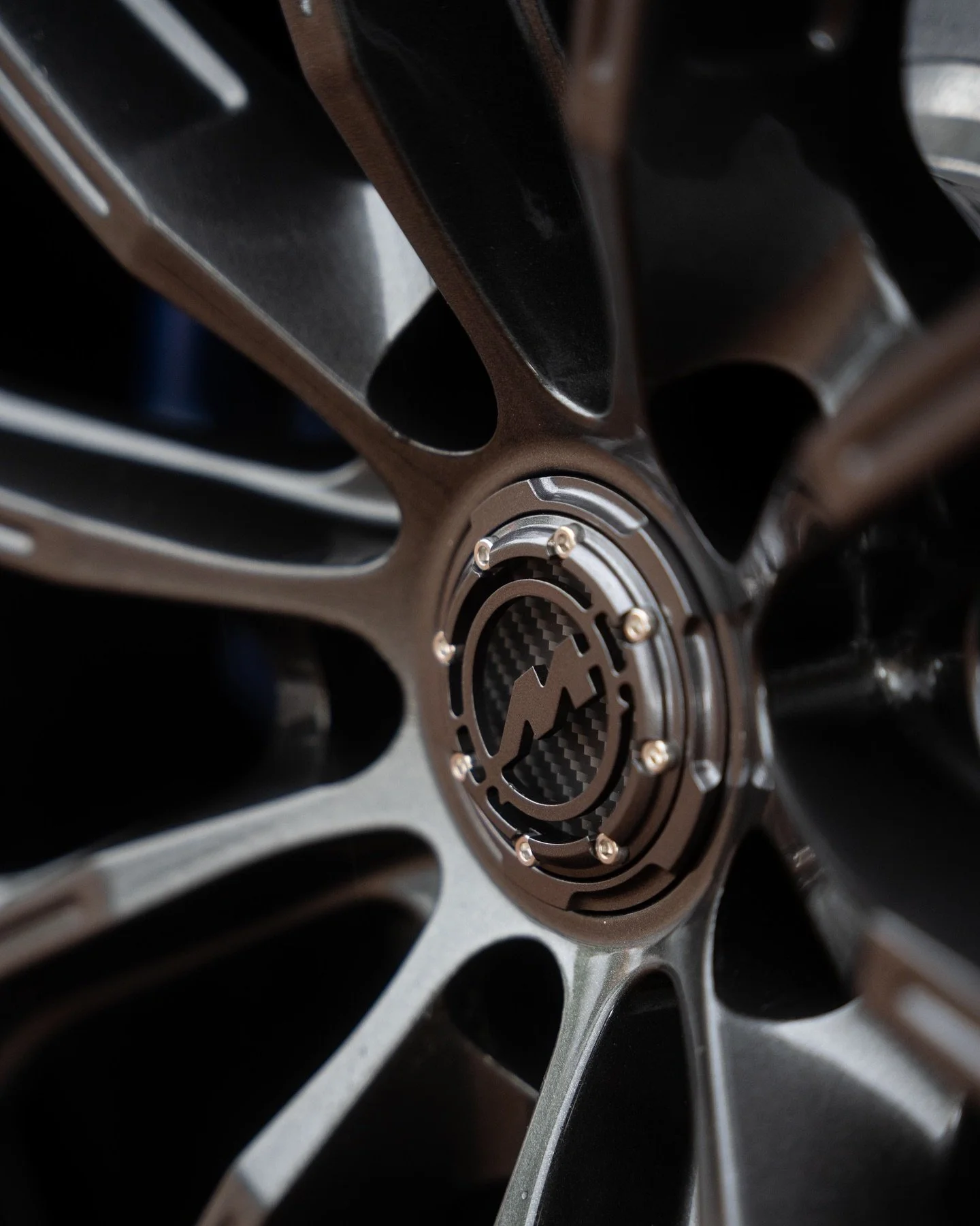 All in the detail ! M-WX in Carbon grey #motech #motechwheels #bmwhwheels #audiwheels #mercedeswheels