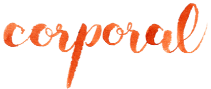 Texto en estilo caligrafía que dice 'copas' en colores naranja y rojo, con línea amarilla debajo.