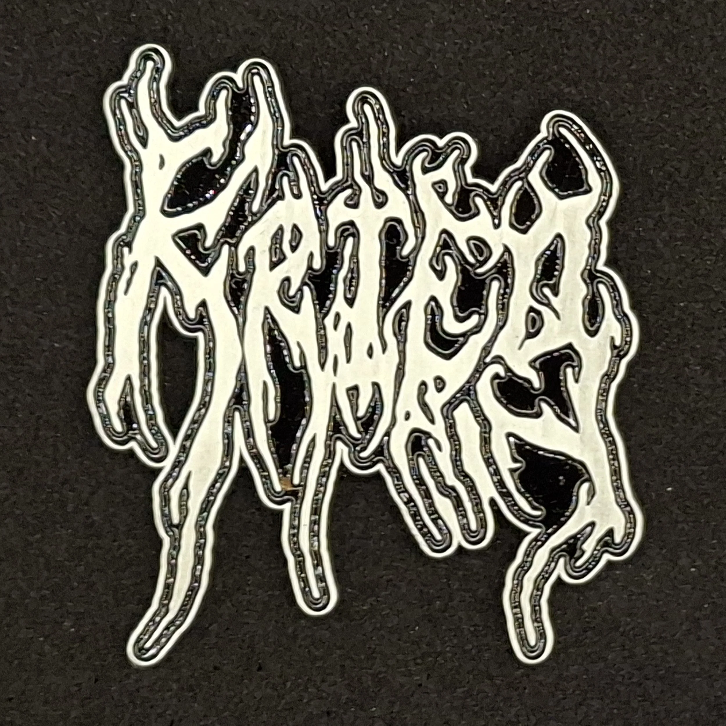 Krieg logo pin