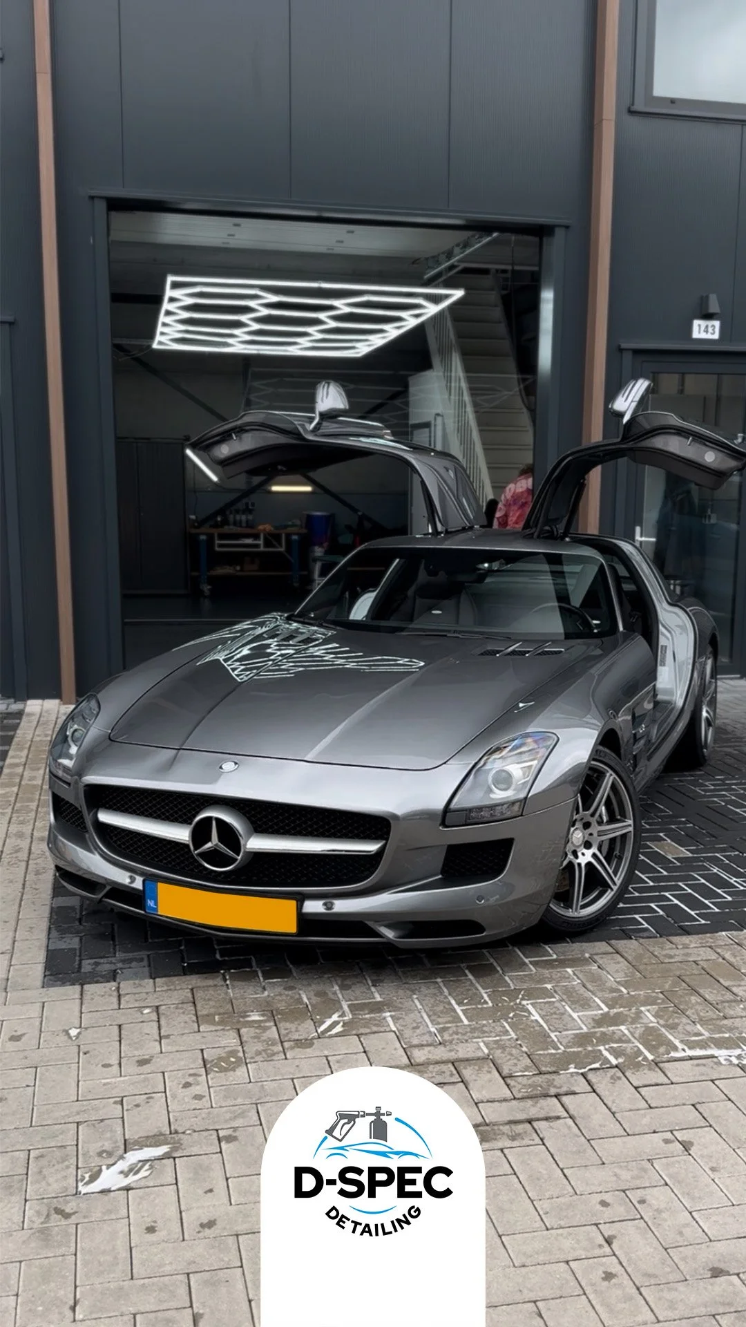 Strakke afwerking van auto na hoogwaardige detailing service